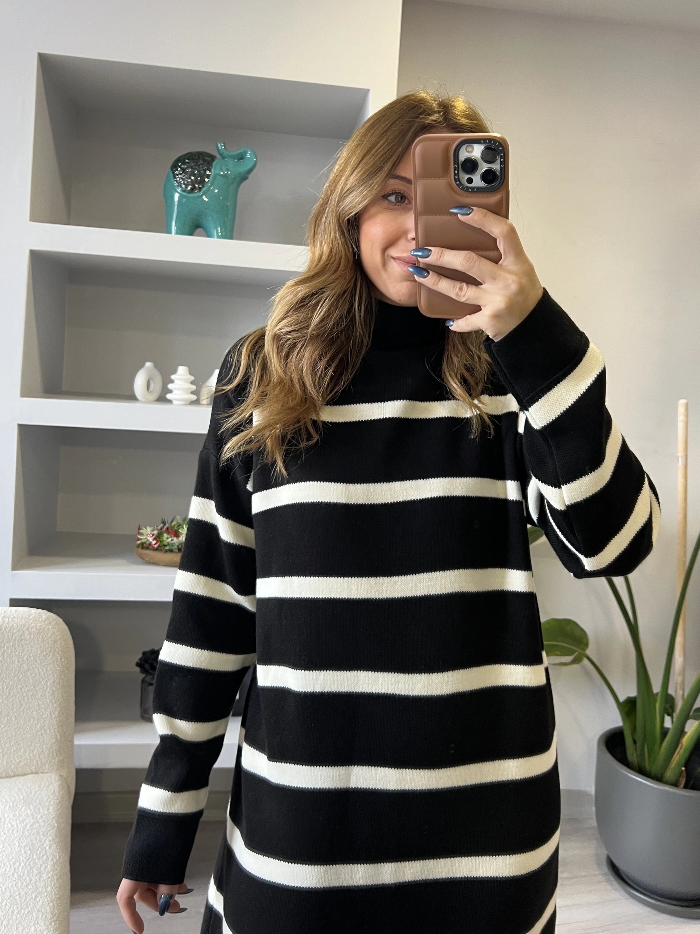 Siyah Yan Yırtmaç Detaylı Yarım Balıkçı Triko Elbise