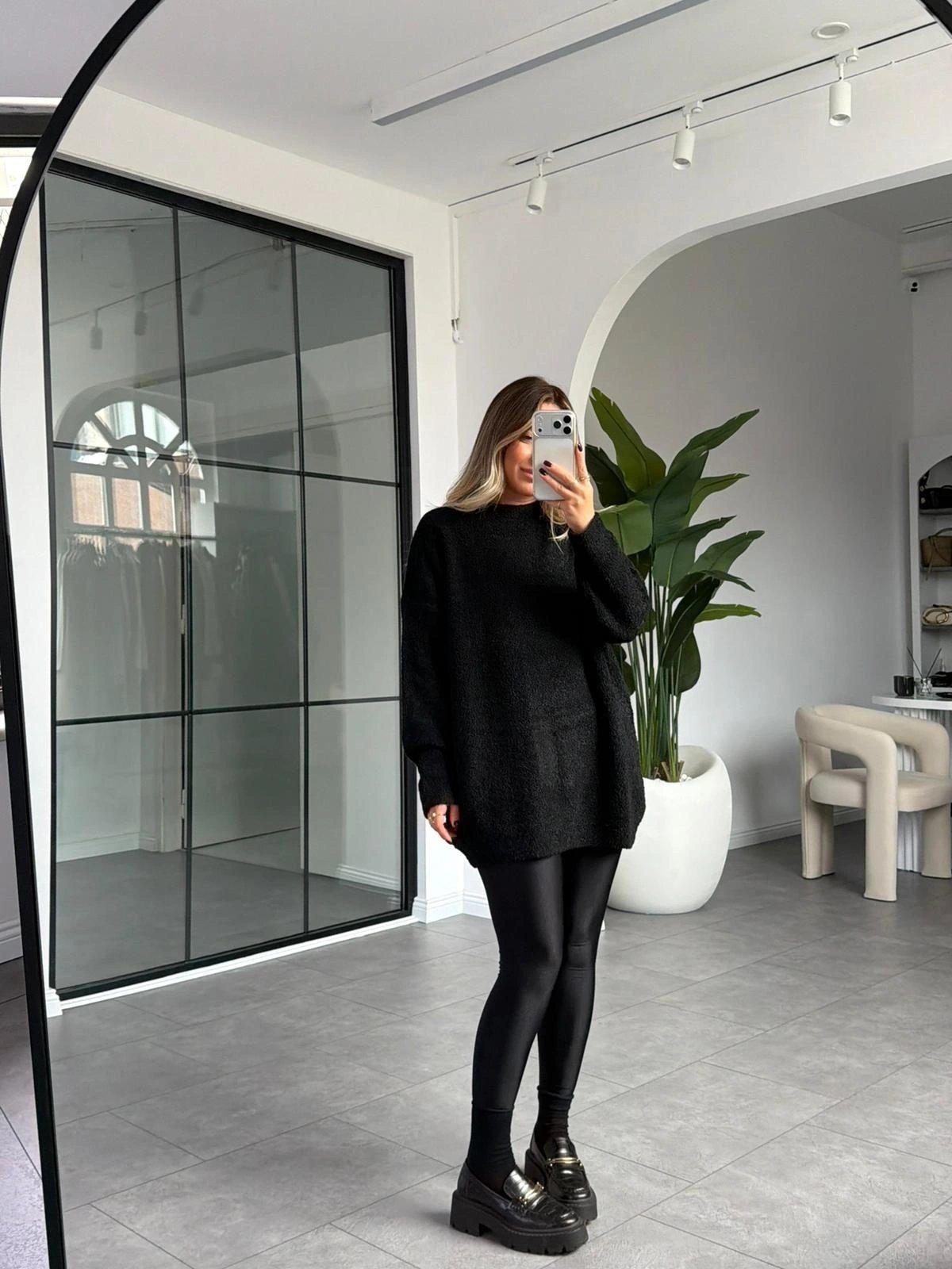 Siyah Yumuşacık Dokulu Oversize Kazak