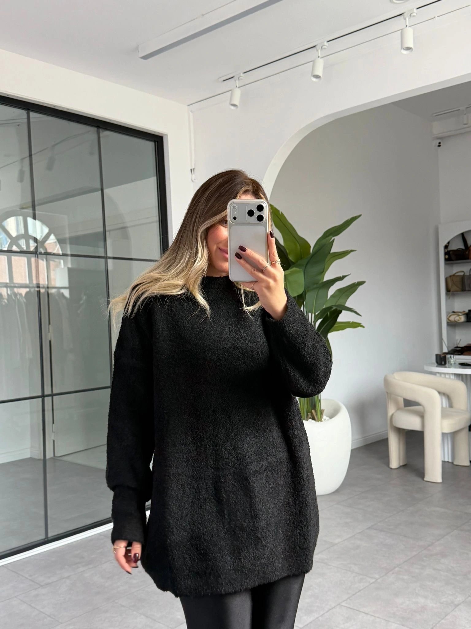 Siyah Yumuşacık Dokulu Oversize Kazak