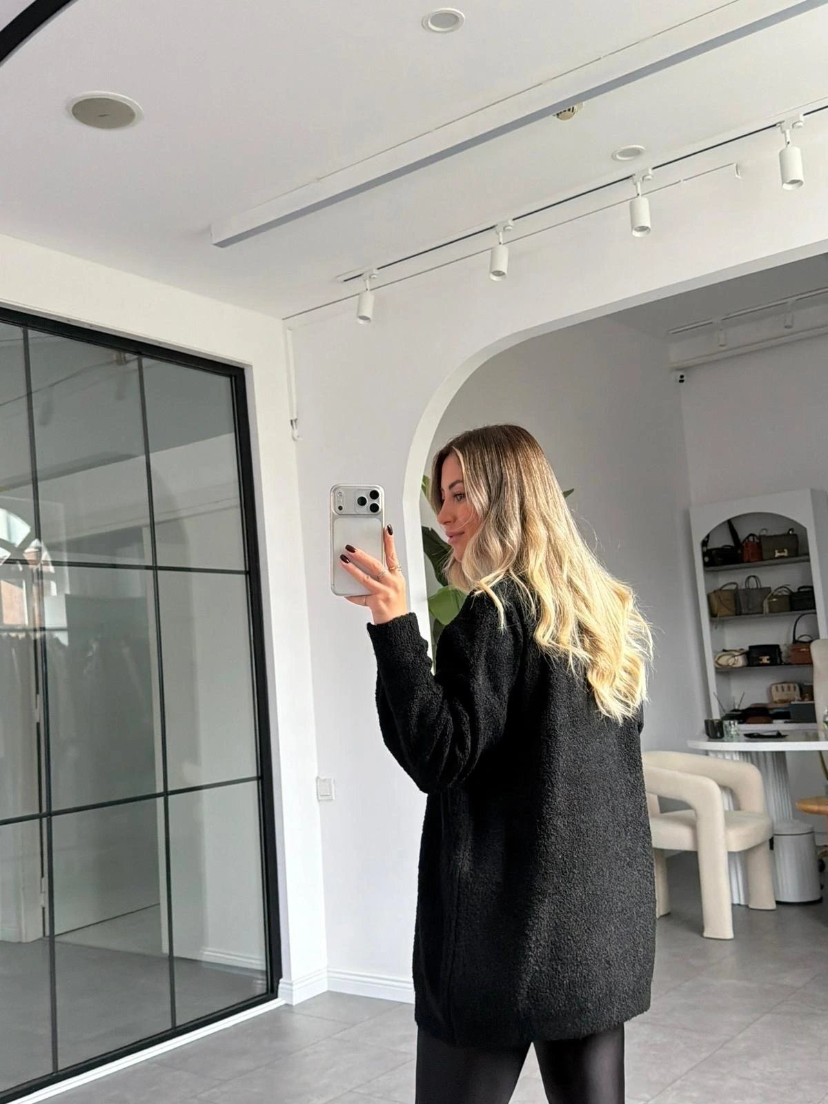 Siyah Yumuşacık Dokulu Oversize Kazak