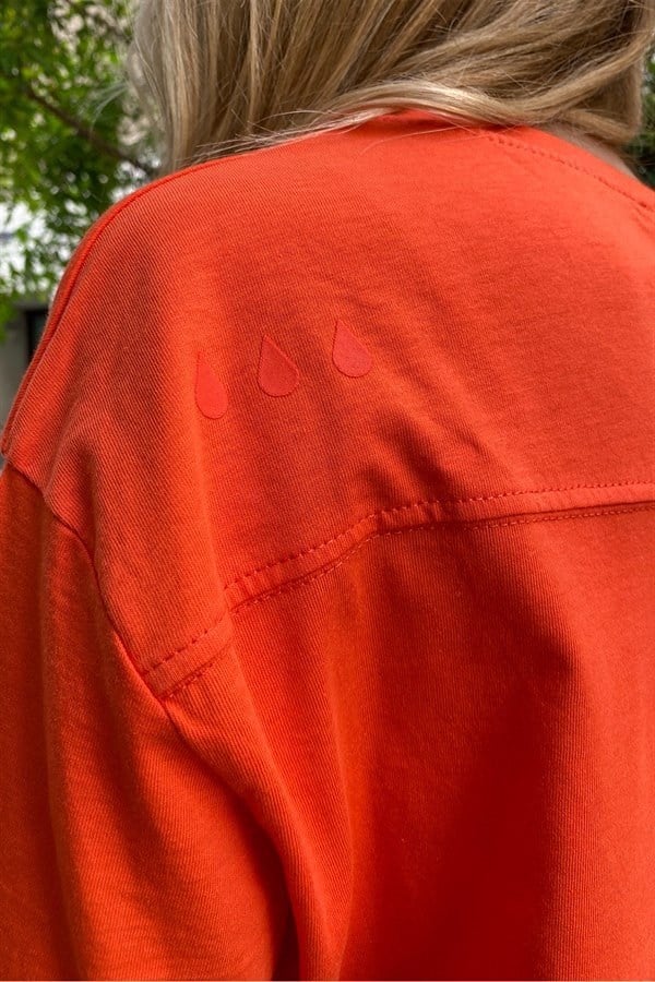 TURUNCU BASKI DETAYLI BASIC TSHIRT