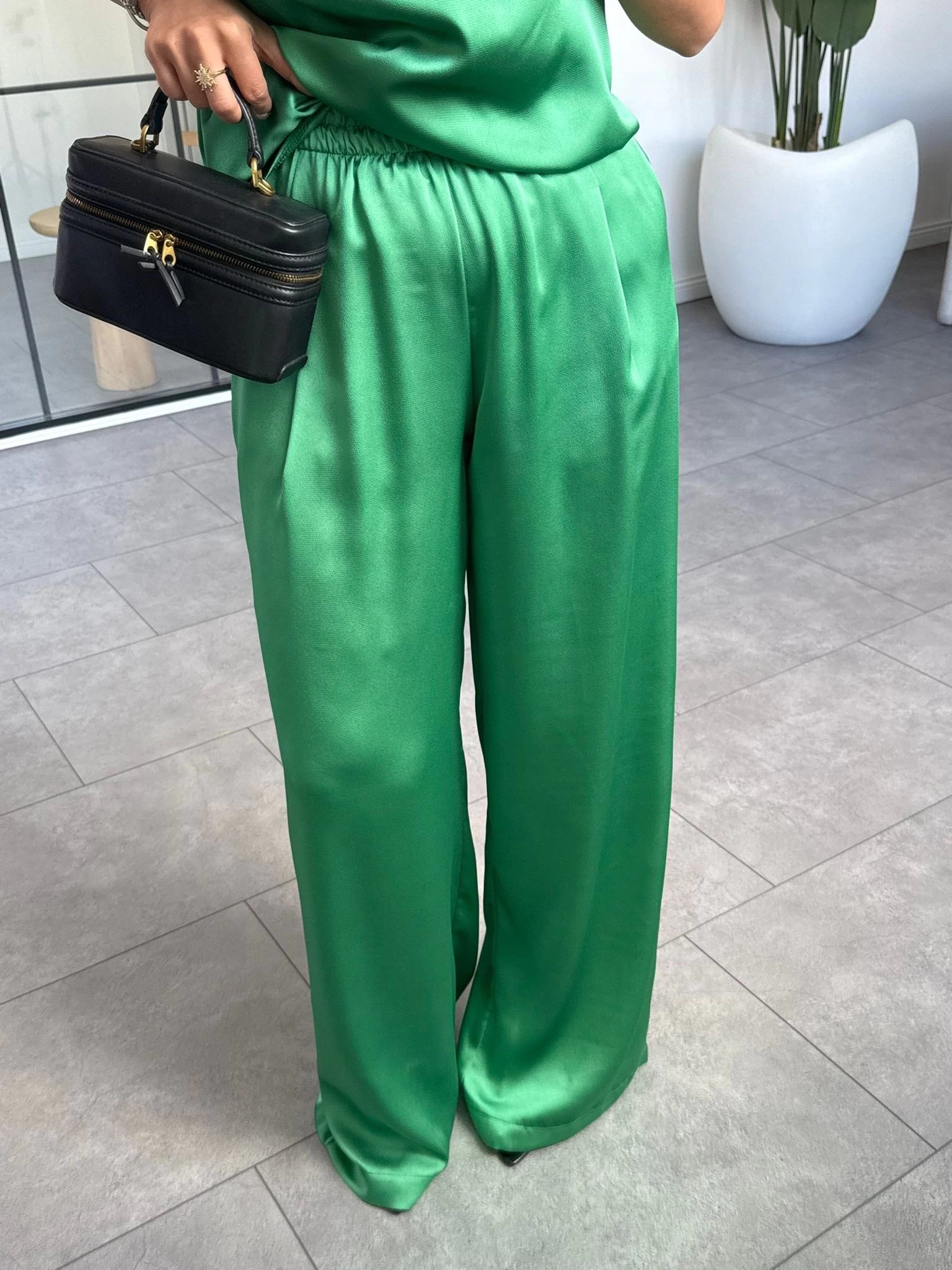 ZÜMRÜT YEŞİLİ SATEN PANTOLON TAKIM