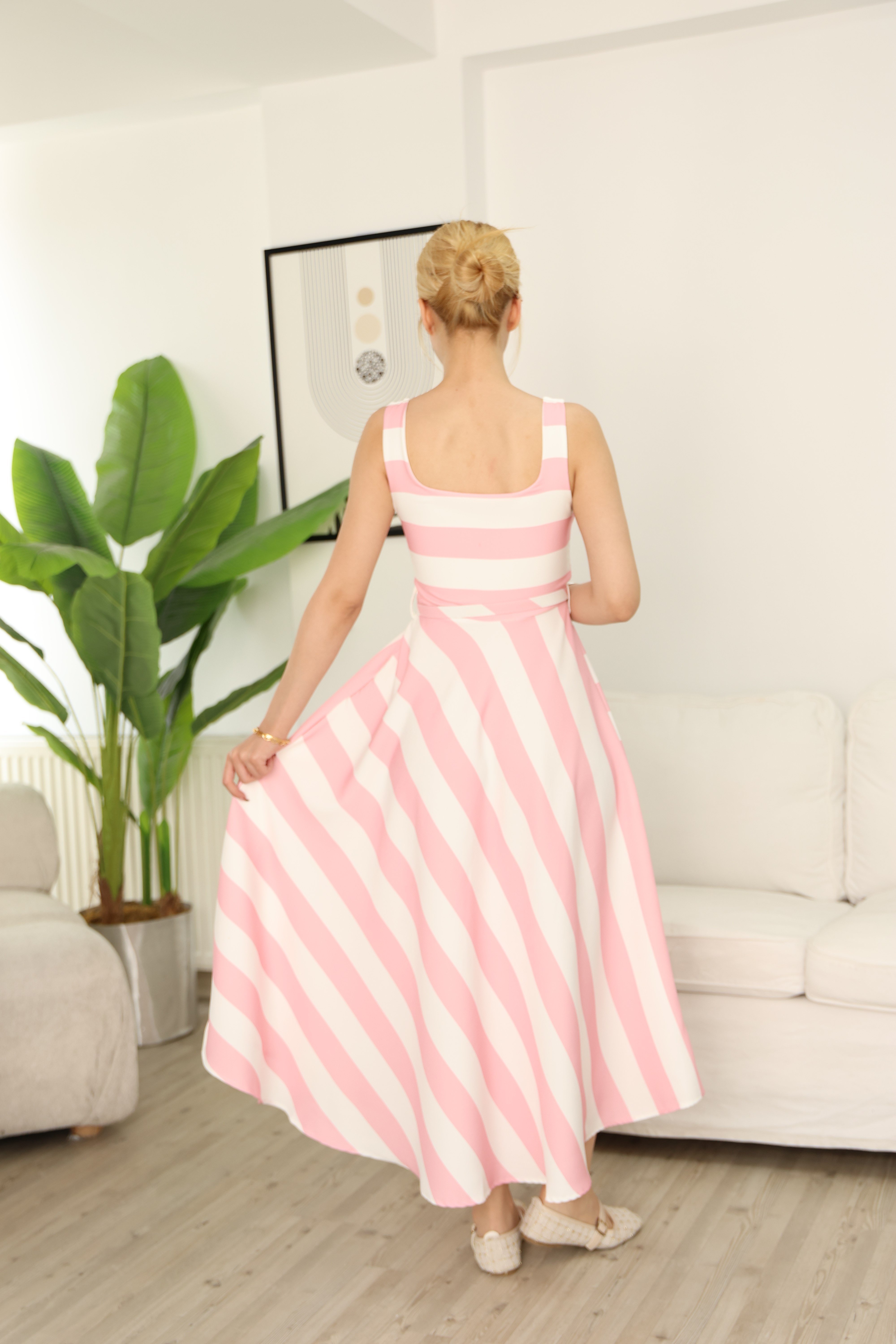  Çizgi Detaylı Bel Kemerli Elbise Pembe