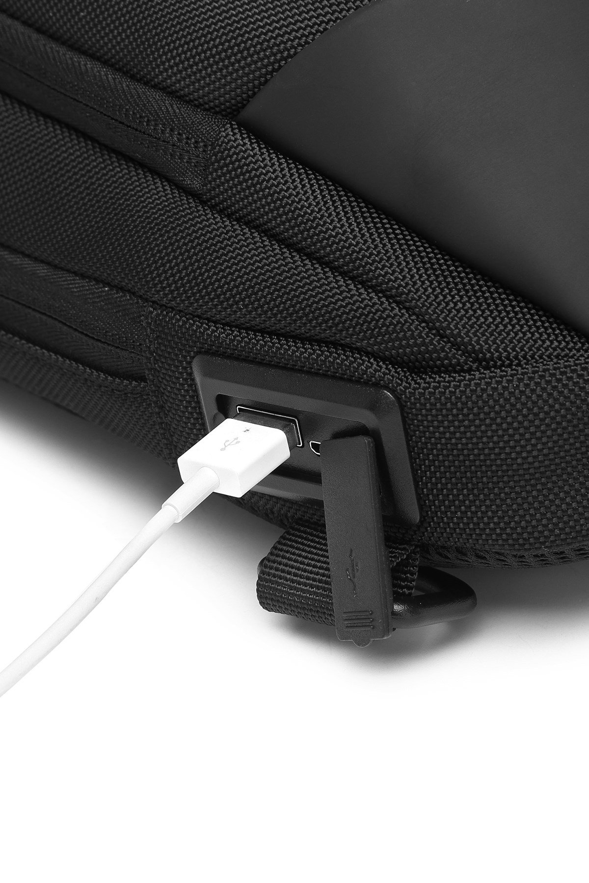 Çok Cepli Su Geçirmez Tek Askılı Body Bag Göğüs Ve Sırt Çantası Ctv8671 Siyah