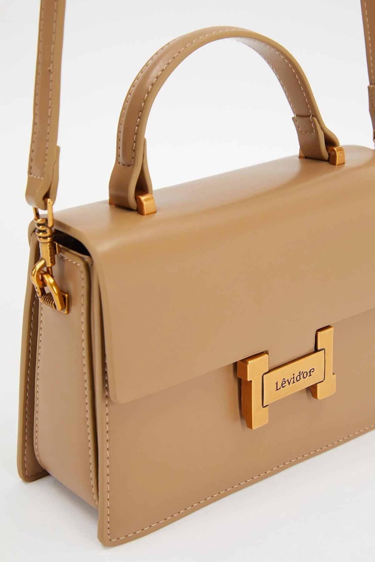 Kapaklı Logo ve Zincir Detaylı Kadın Şık El ve Omuz Çantası LV930237 Camel