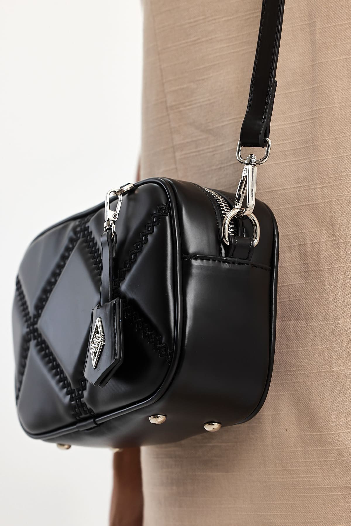 Küçük Boy Nakış Detaylı Crossbody Çapraz Askılı Kadın Omuz Çantası Siyah