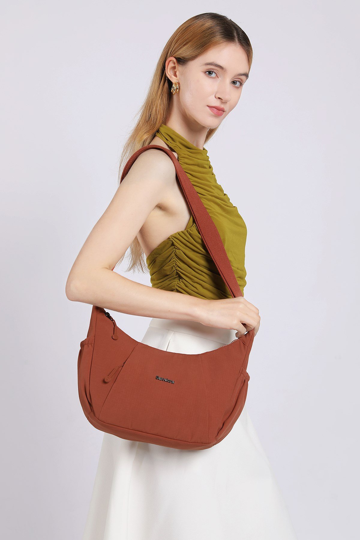Siyah Orta Boy Hafif Kumaş Hilal Tasarım Kadın Postacı Omuz Çantası
