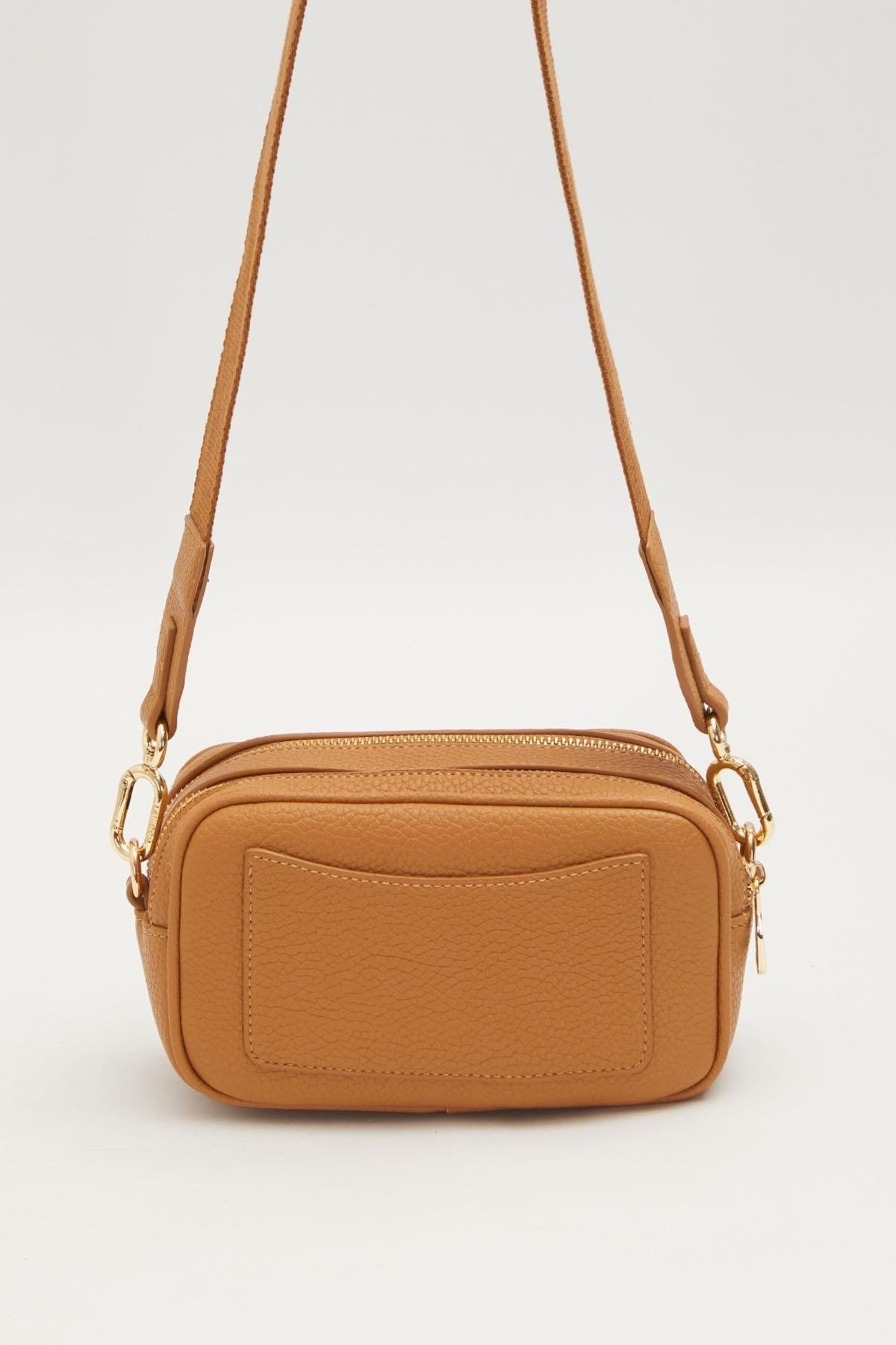 Uzun Askılı Küçük Boy Crossbody Çift Bölmeli Logo Detaylı Kadın Günlük Omuz Çantası Camel