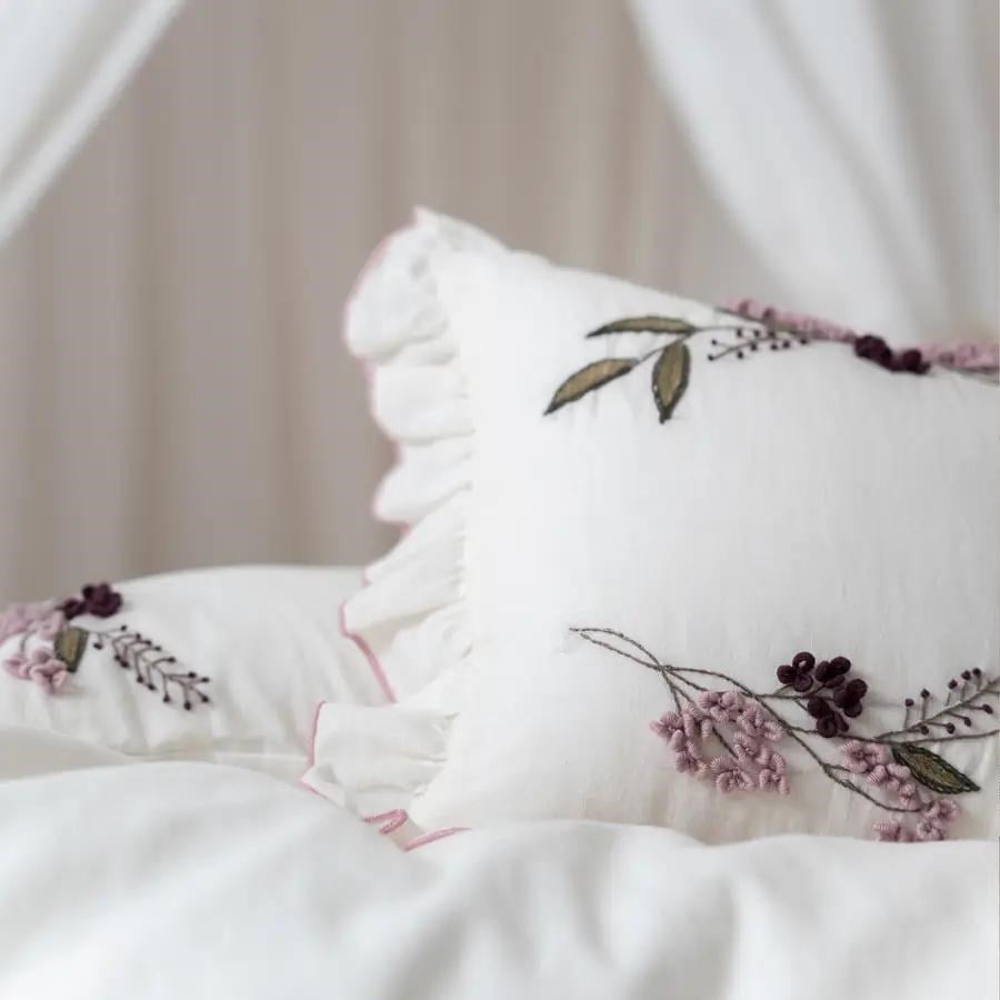 Ecocotton Olivia Kız Bebek Nevresim Takımı Organik Pamuk Keten El Nakışlı Krem
