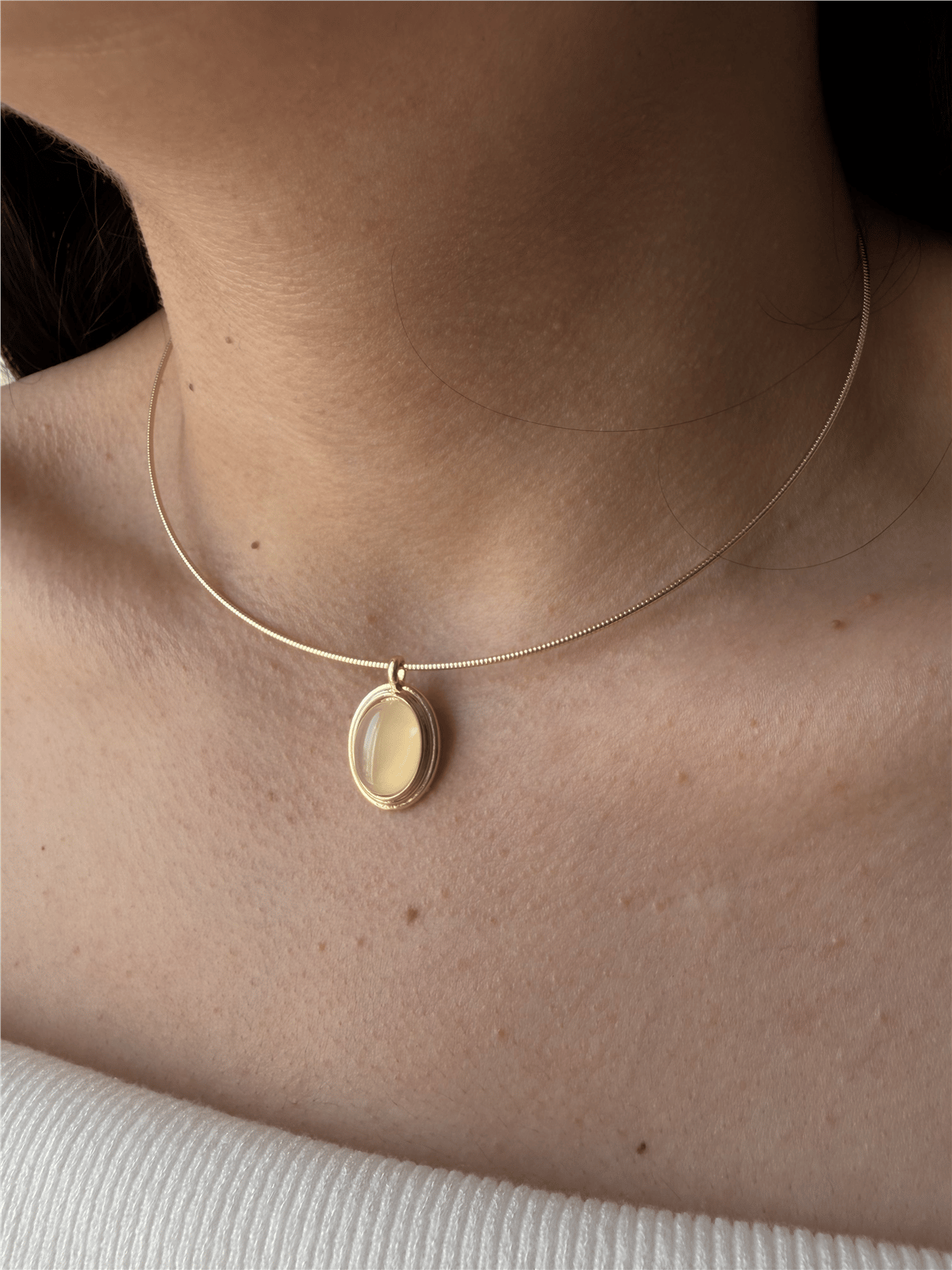 Özel Seri Mineli Oval Choker Kolye Ekru