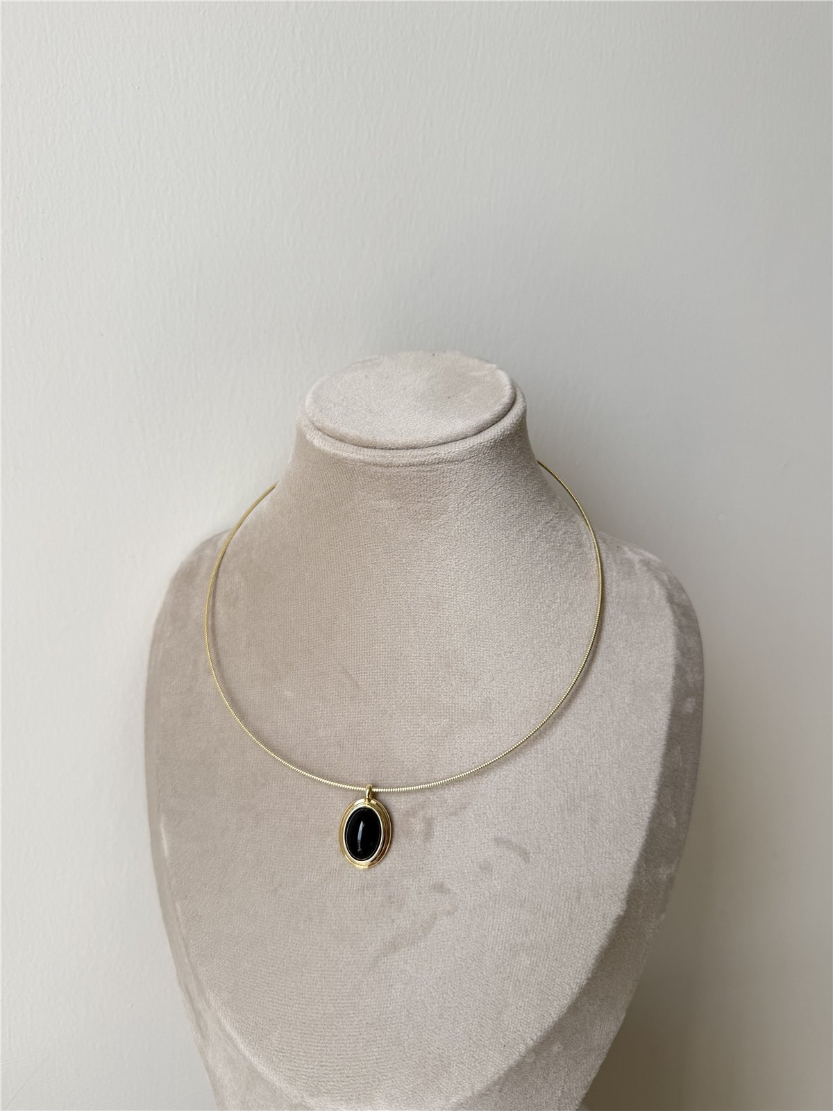 Özel Seri Mineli Oval Choker Kolye Siyah