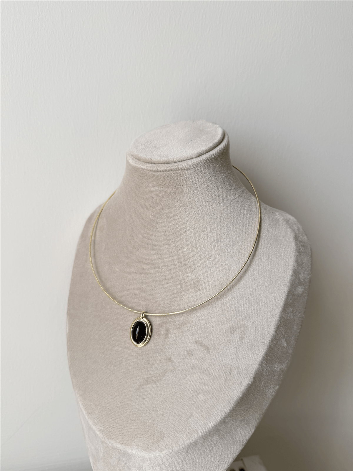 Özel Seri Mineli Oval Choker Kolye Siyah
