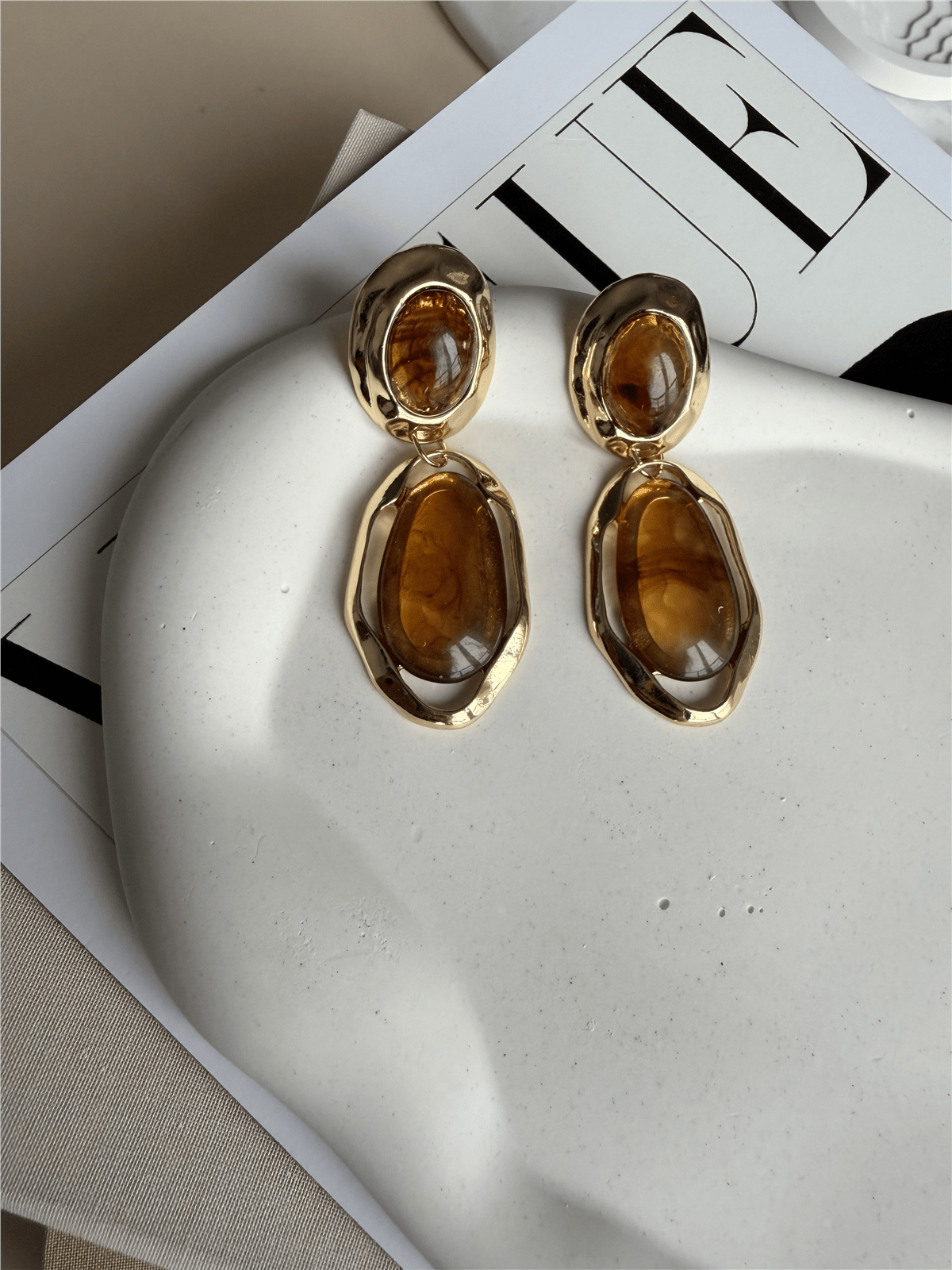 Özel Seri Zr Model Gold Mineli Sallantılı Tasarım Küpe Kahve