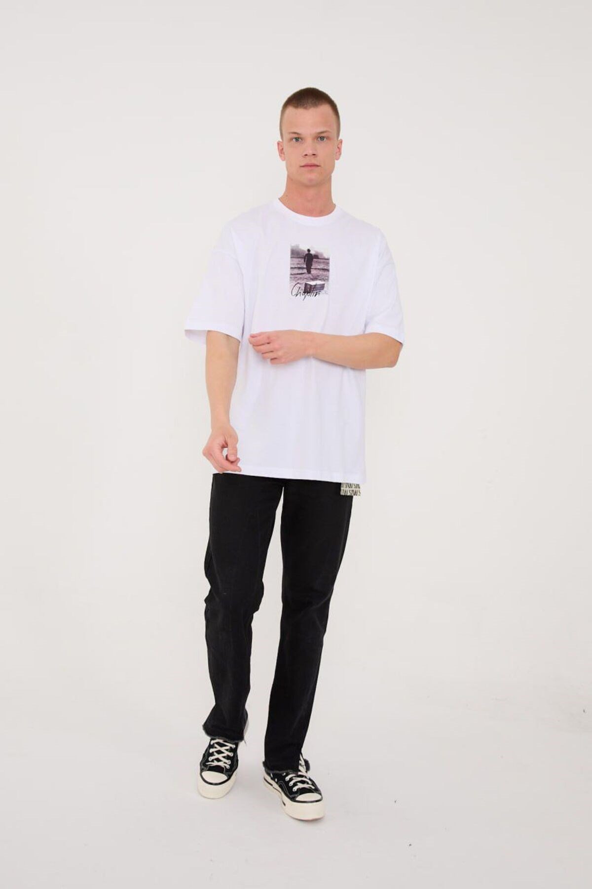 Charlie Chaplin Siyah-Beyaz Nakışlı Unisex T-shirt
