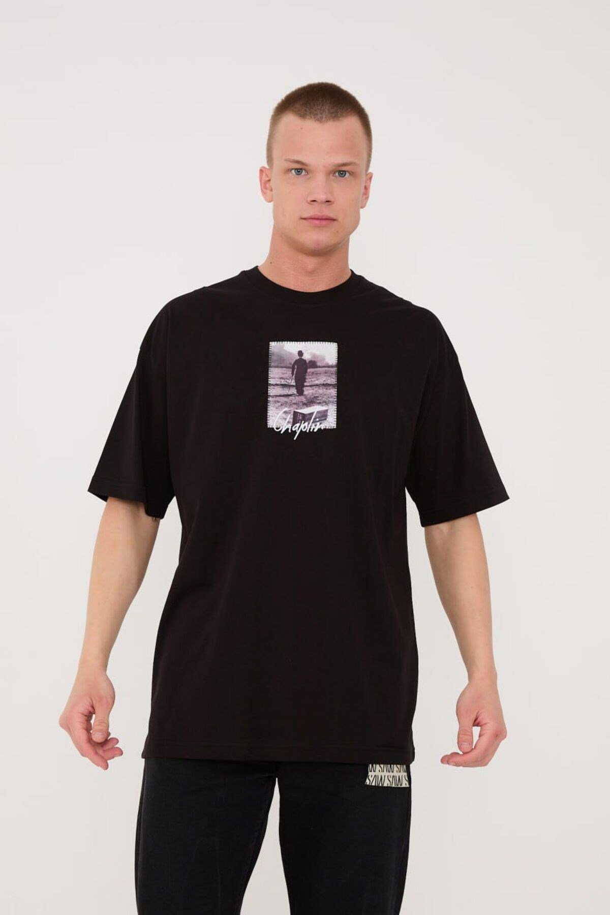 Charlie Chaplin Siyah-Beyaz Nakışlı Unisex T-shirt