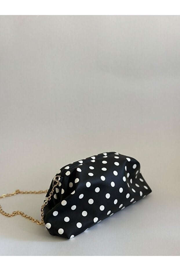 Kadın Puantiyeli Benekli Burslu Pouch Clutch Çanta Altın Zincir Detaylı (21x13)