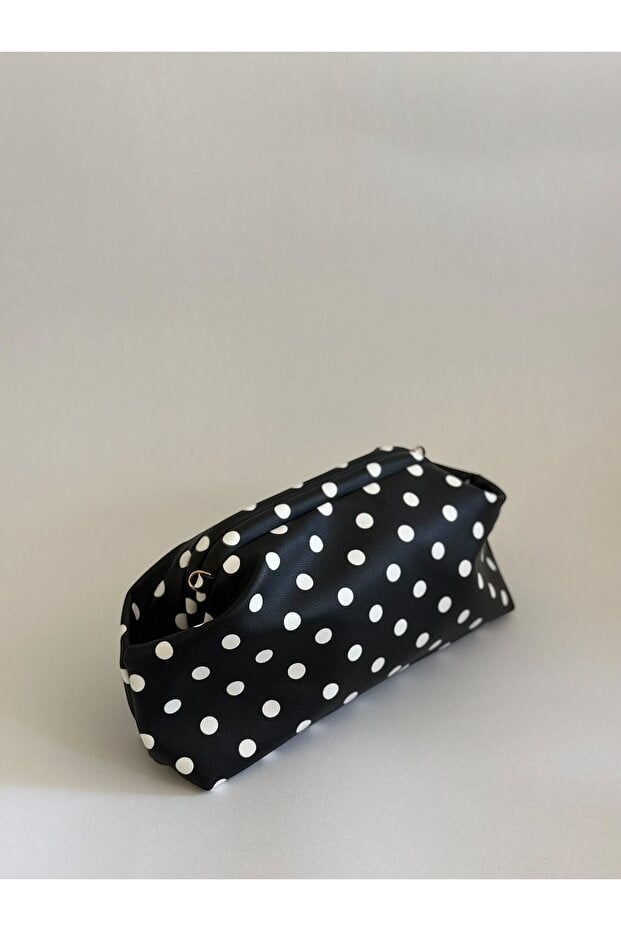Kadın Puantiyeli Benekli Burslu Pouch Clutch Çanta Altın Zincir Detaylı (21x13)