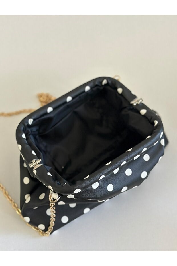 Kadın Puantiyeli Benekli Burslu Pouch Clutch Çanta Altın Zincir Detaylı (21x13)