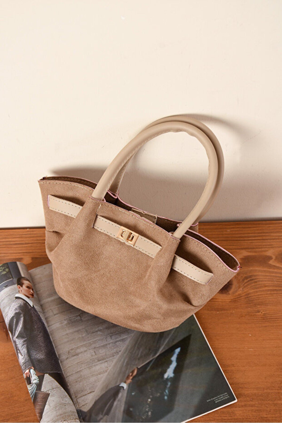 Yeni Sezon Kilit Detaylı Süet&Nubuk Uzun Askılı Trend Mini Çanta (14x27)