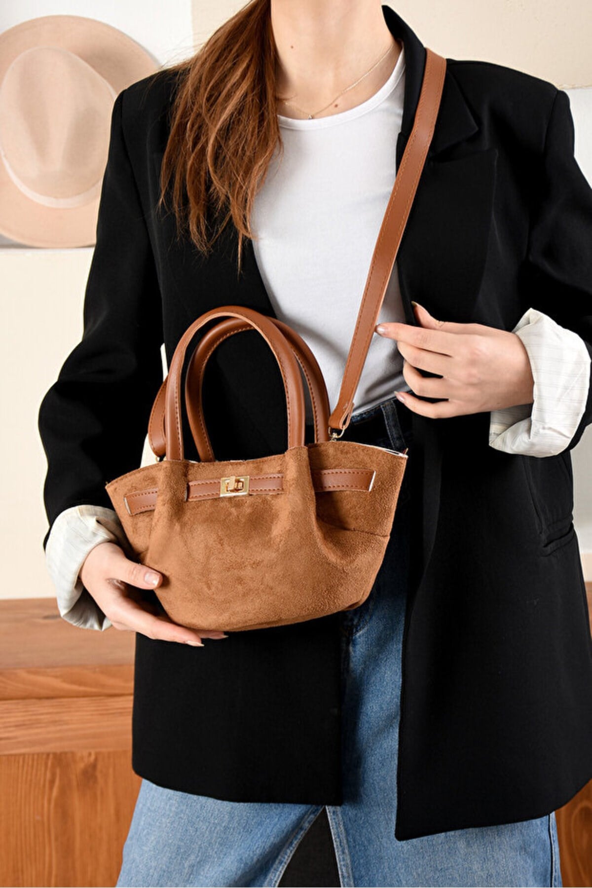 Yeni Sezon Kilit Detaylı Süet&Nubuk Uzun Askılı Trend Mini Çanta (14x27)