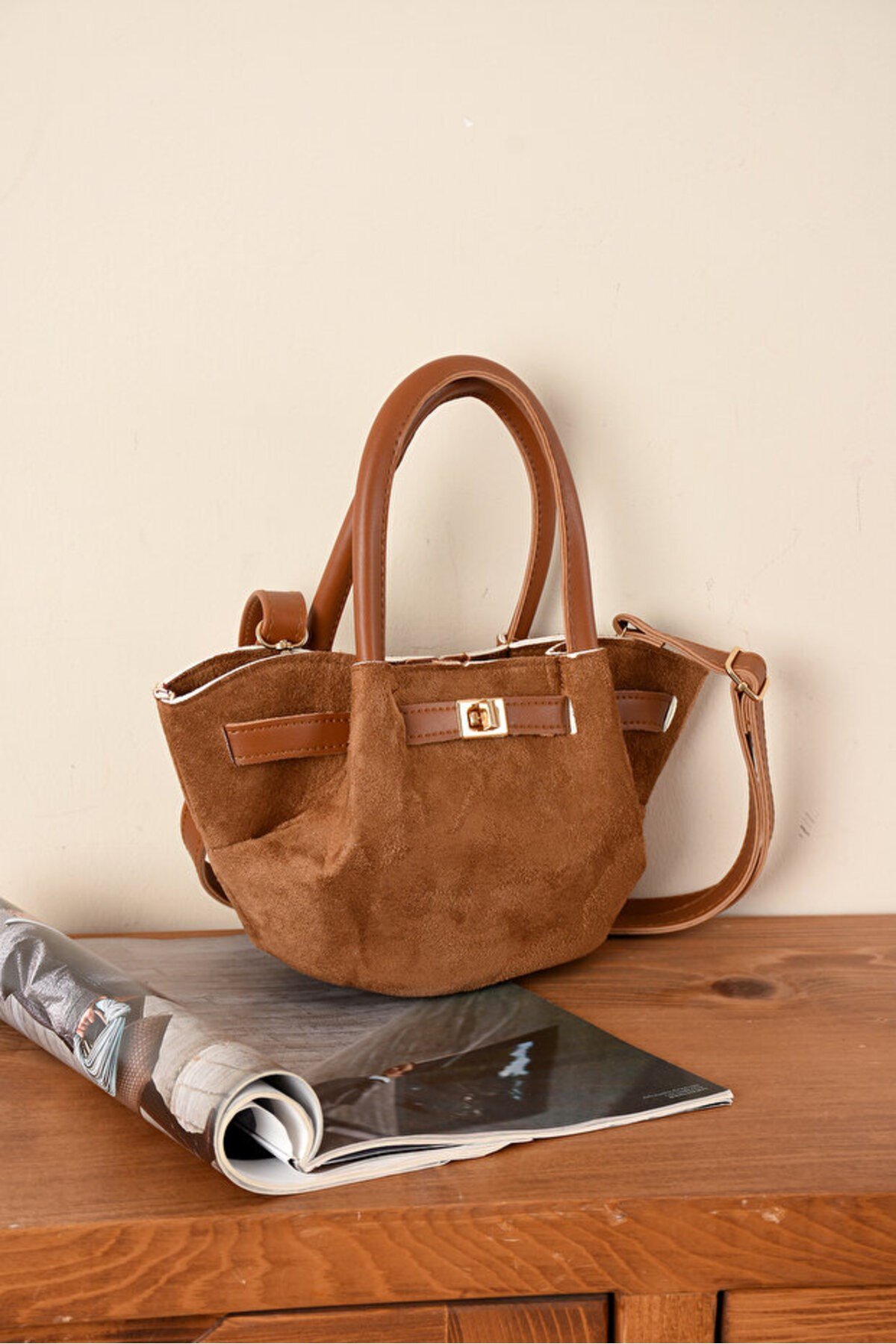 Yeni Sezon Kilit Detaylı Süet&Nubuk Uzun Askılı Trend Mini Çanta (14x27)