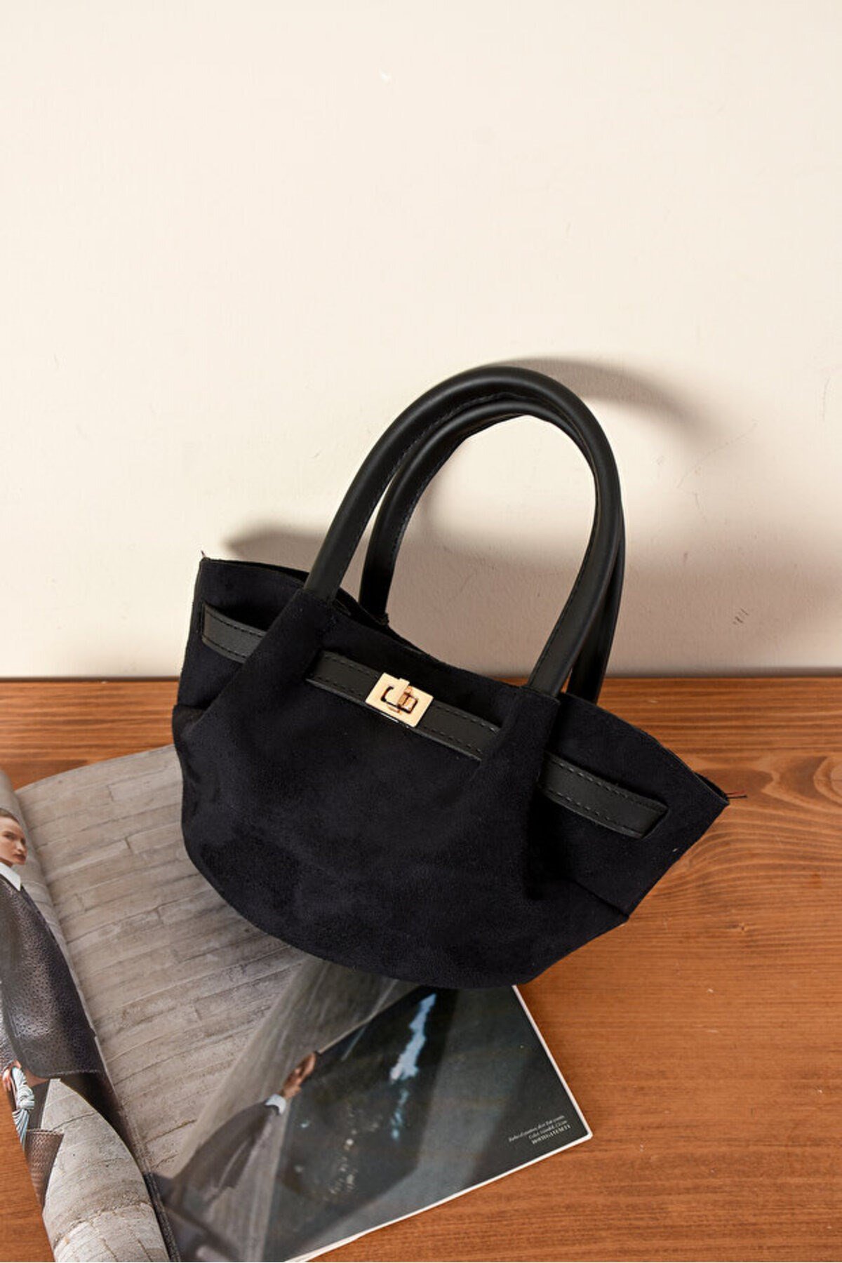 Yeni Sezon Kilit Detaylı Süet&Nubuk Uzun Askılı Trend Mini Çanta (14x27)