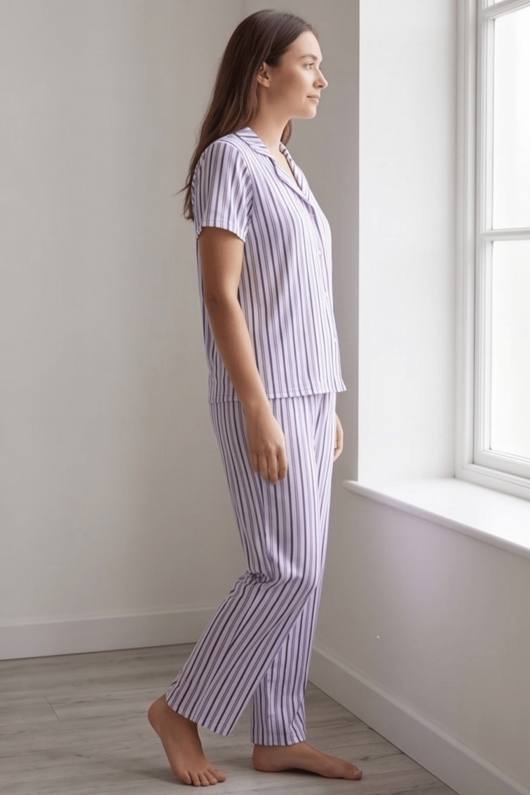 Lila Beyaz Mor İnce Çizgili Pijama Takımı, Düğmeli Kısa Kollu Şeritli Pijama Seti