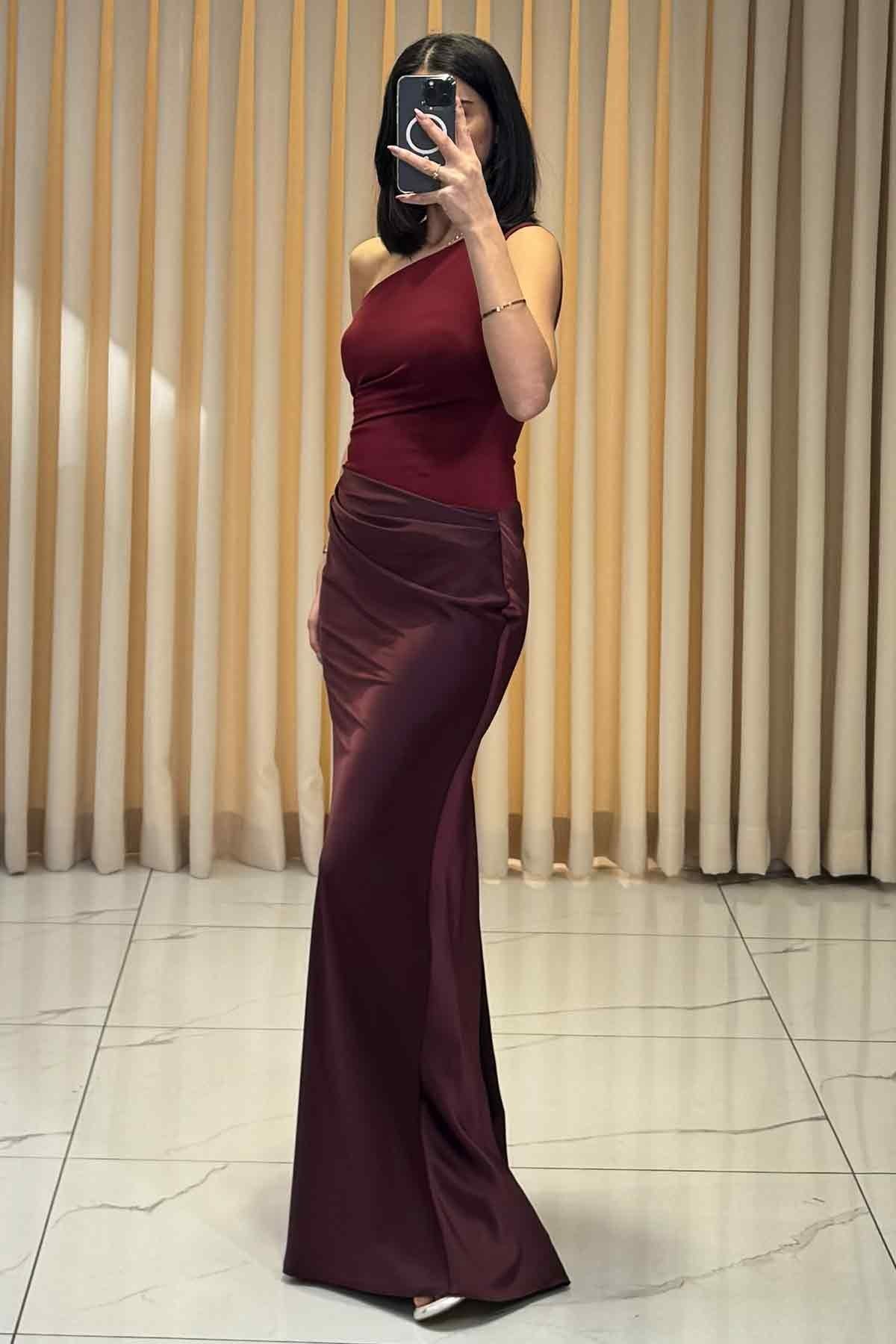 Belden Drapeli Tek Omuzlu Uzun Abiye Bordo