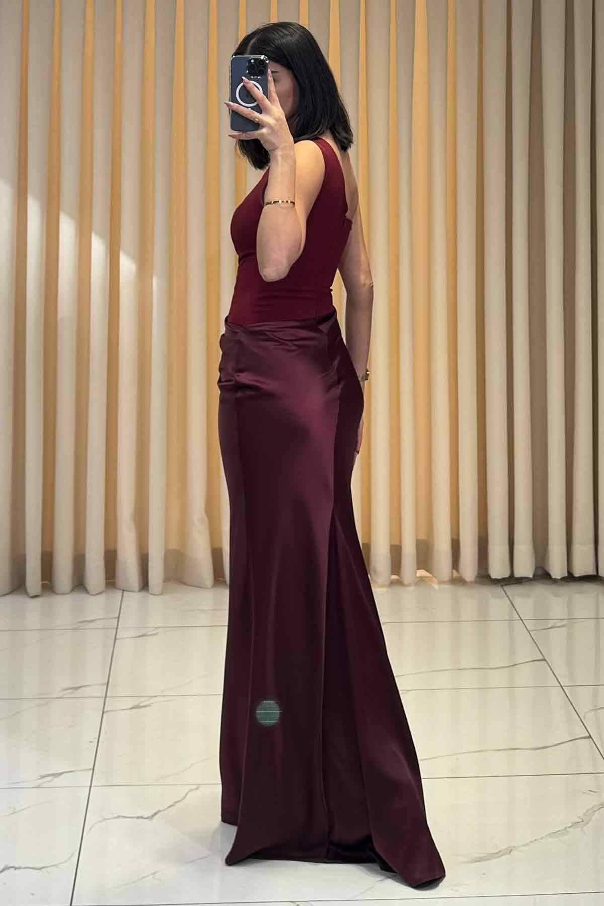 Belden Drapeli Tek Omuzlu Uzun Abiye Bordo