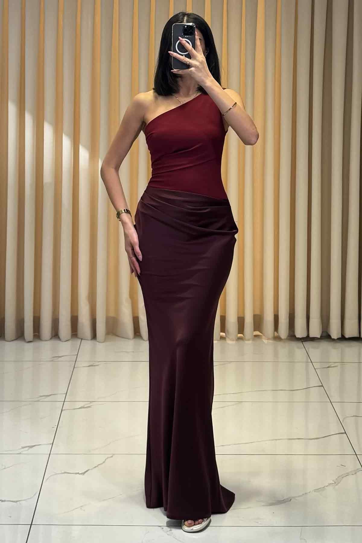 Belden Drapeli Tek Omuzlu Uzun Abiye Bordo