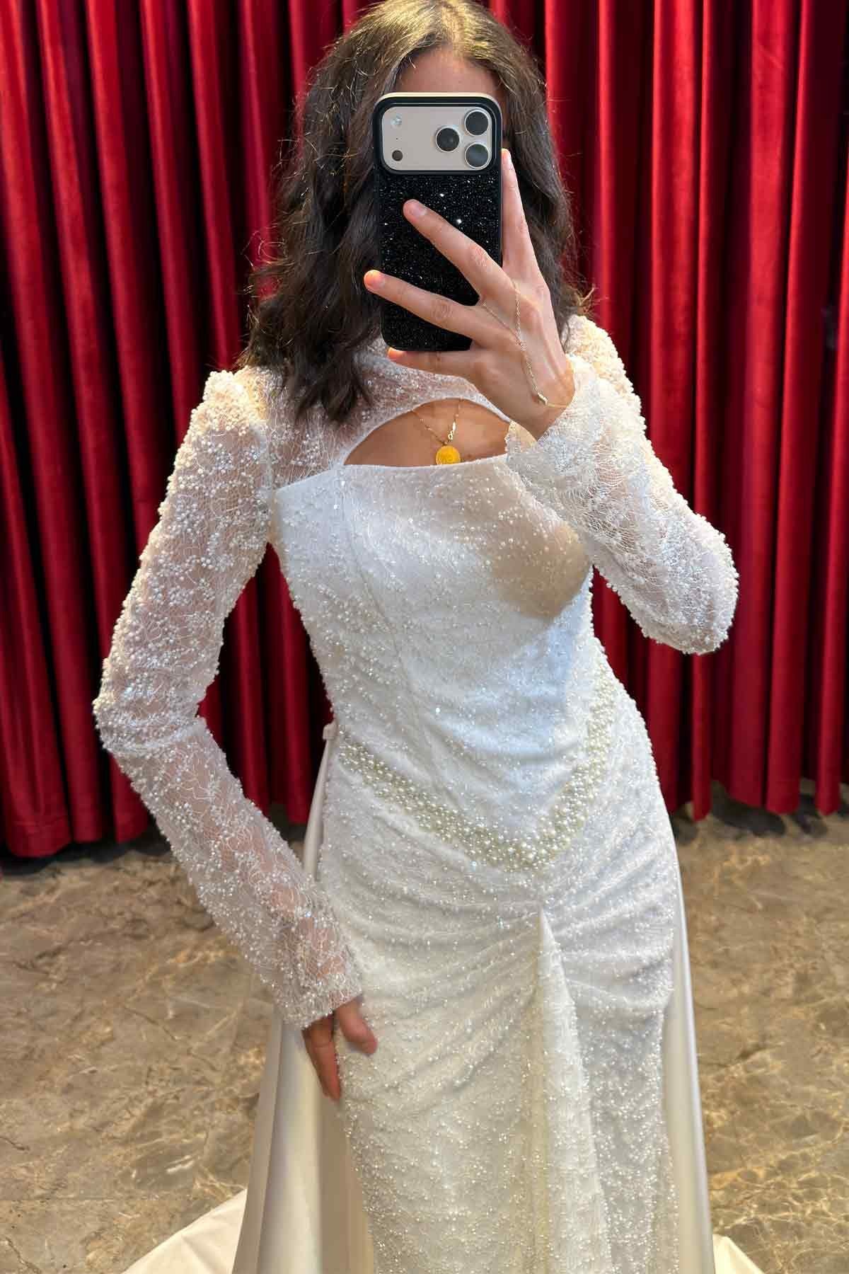 Drape Detaylı Boncuk Ve İnci Detaylı Belden Oturtmalı Pelerinli Abiye Beyaz