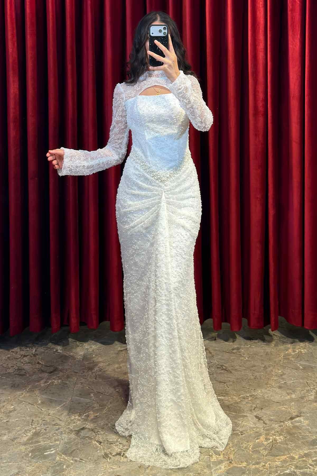 Drape Detaylı Boncuk Ve İnci Detaylı Belden Oturtmalı Pelerinli Abiye Beyaz