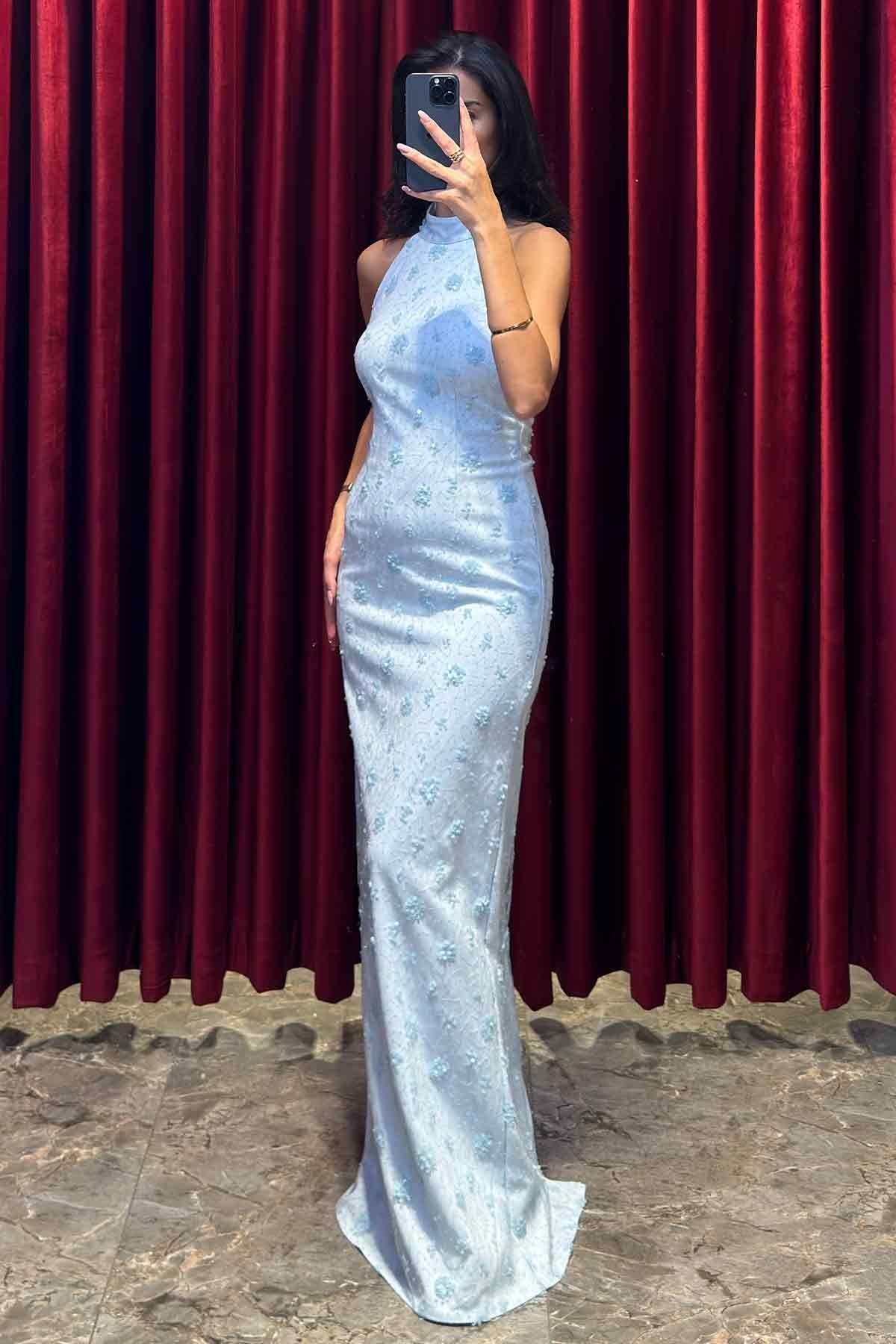 Pul Payet İşlemeli Sırt Dekolteli Halter Yaka Uzun Abiye Bebe Mavi