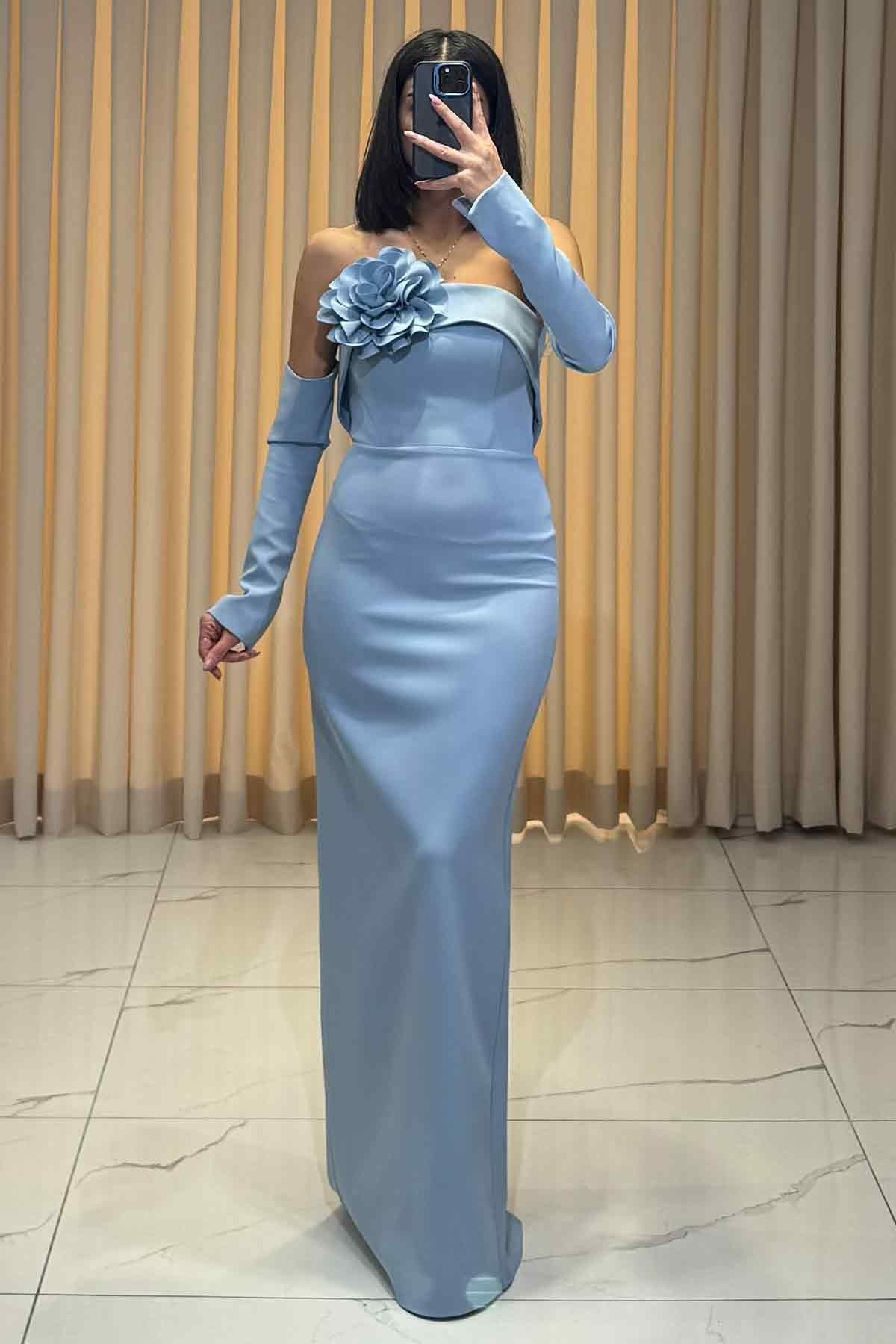 Straplez Seyyar Gül Detaylı Kollu Abiye Mavi