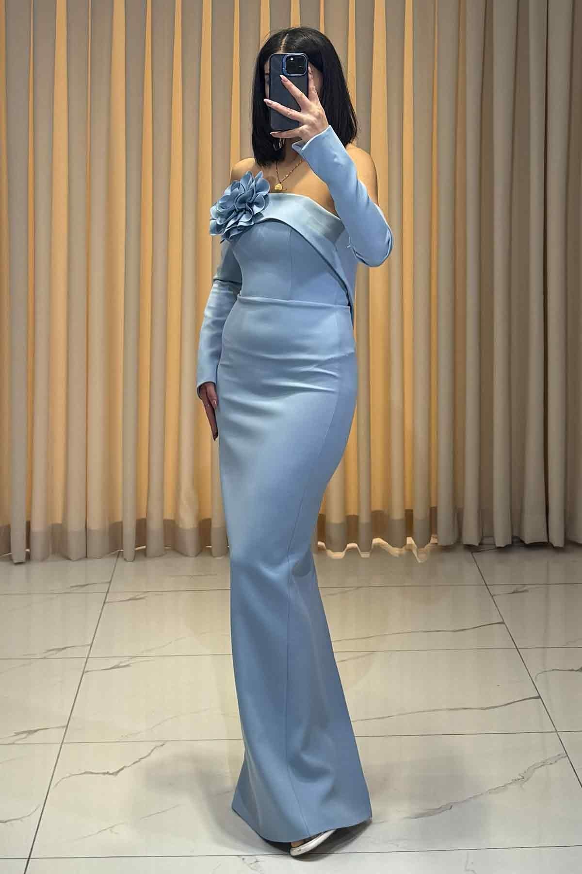 Straplez Seyyar Gül Detaylı Kollu Abiye Mavi