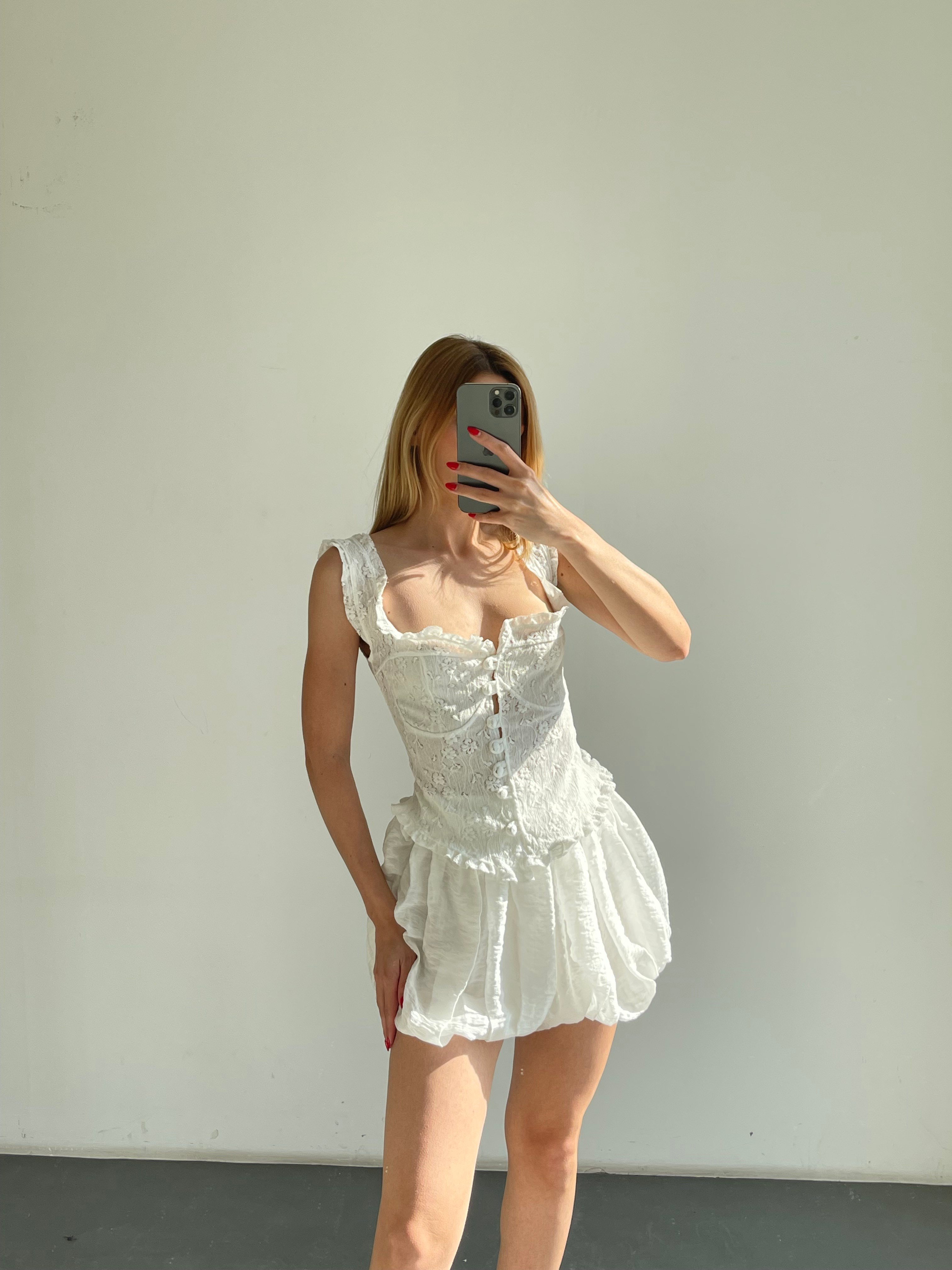 Beyaz Dantel Detaylı Büstiyer & Balon Şort Takım