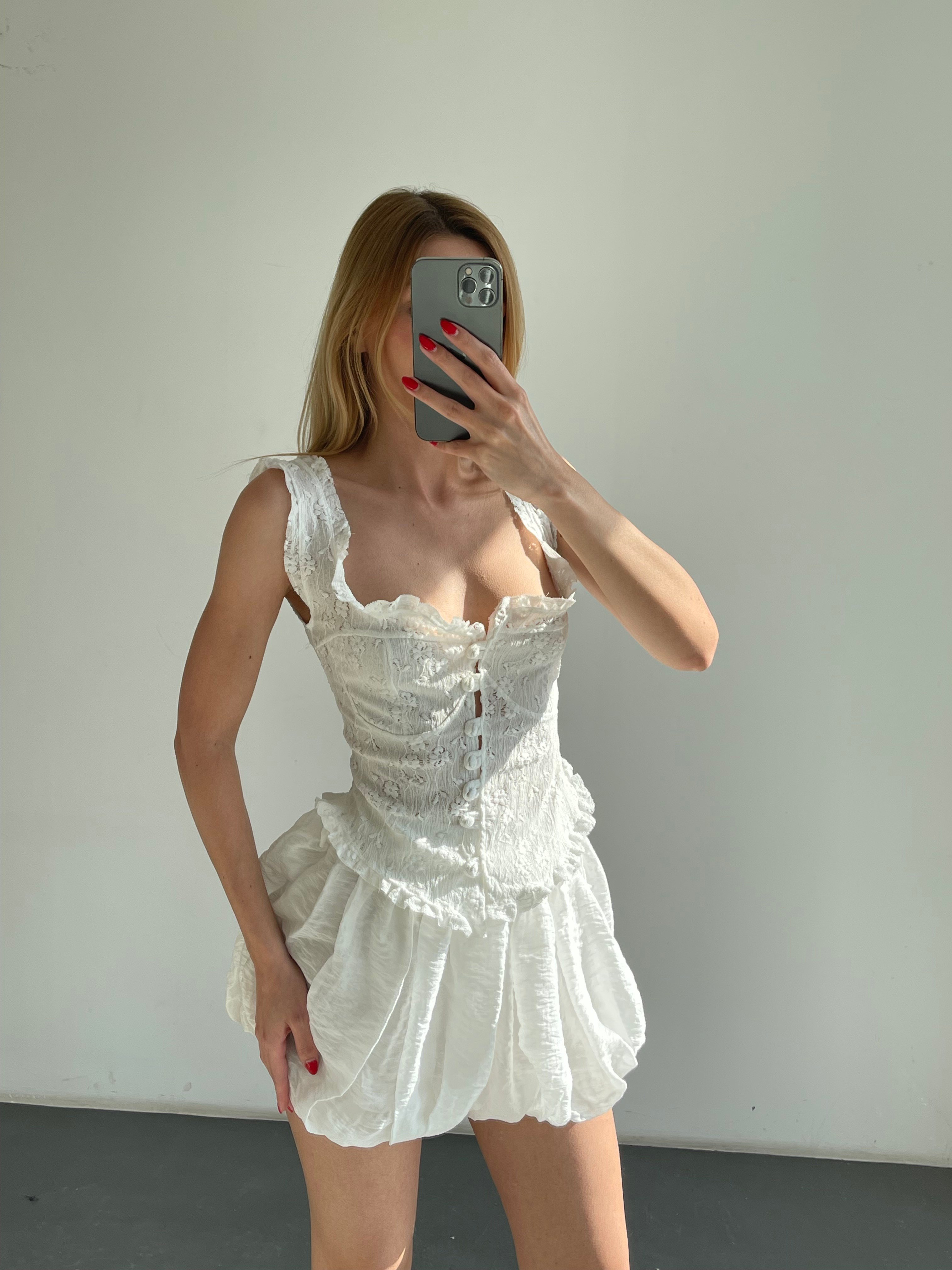 Beyaz Dantel Detaylı Büstiyer & Balon Şort Takım