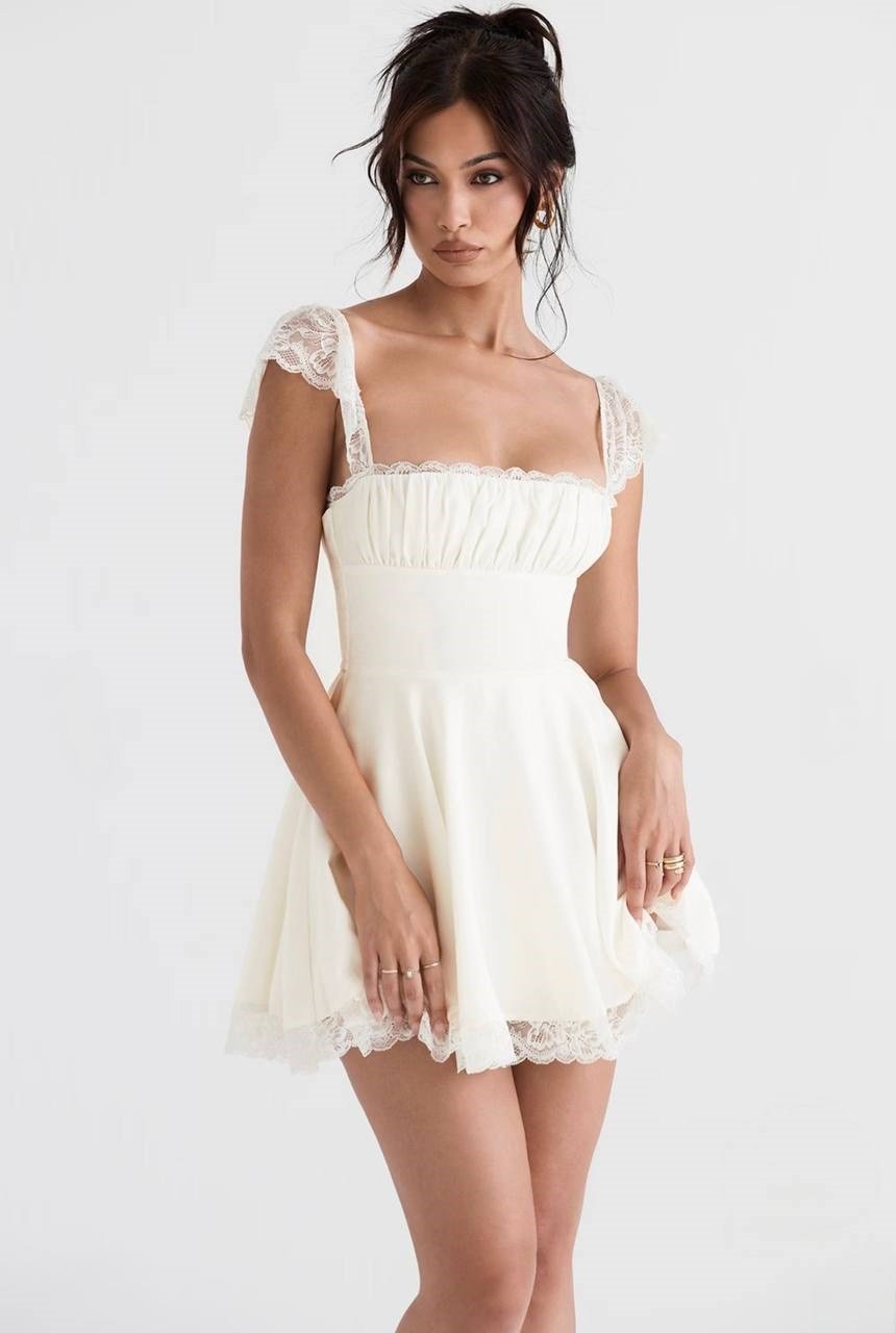 Beyaz Drape Detaylı Dantelli Mini Elbise
