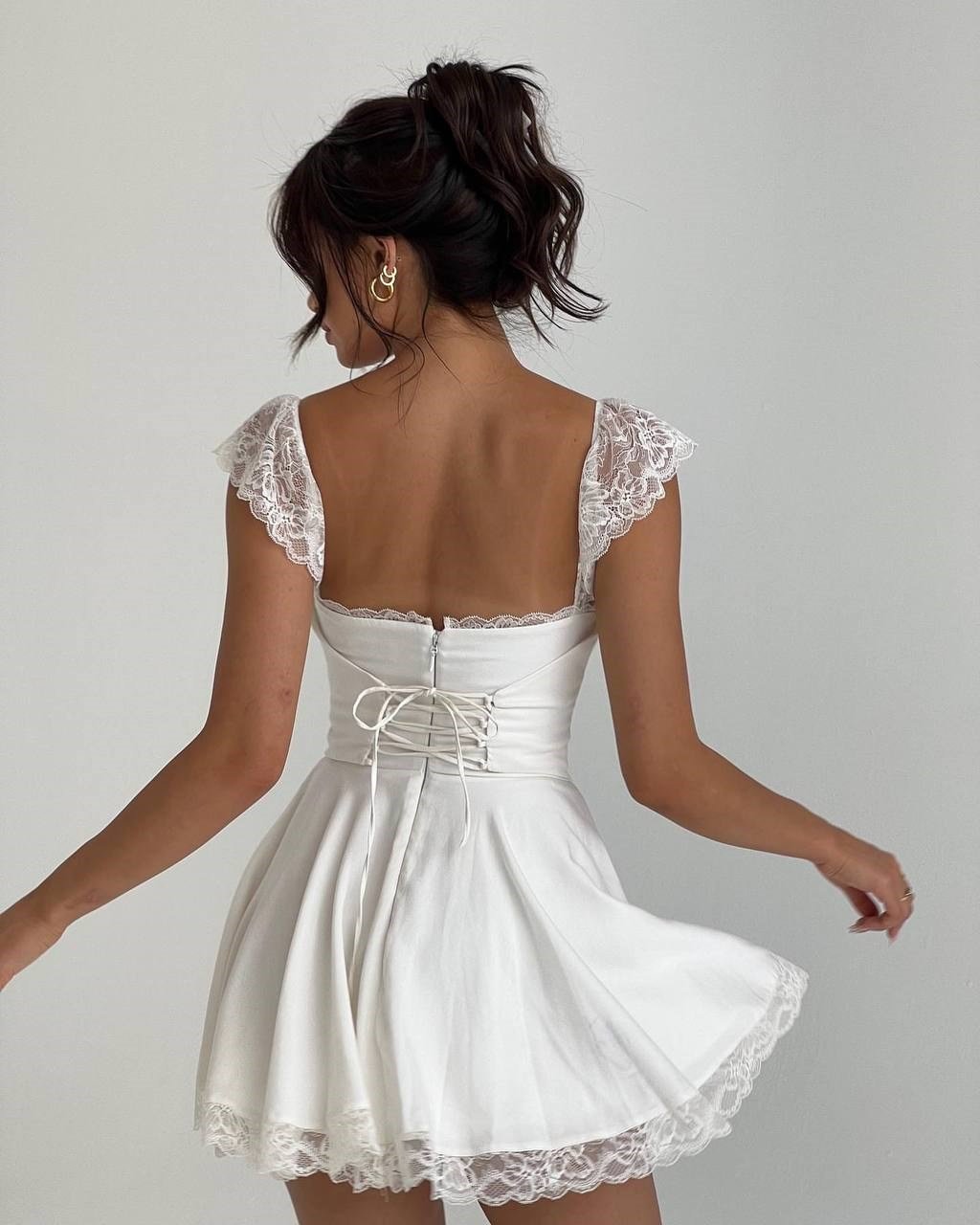 Beyaz Drape Detaylı Dantelli Mini Elbise
