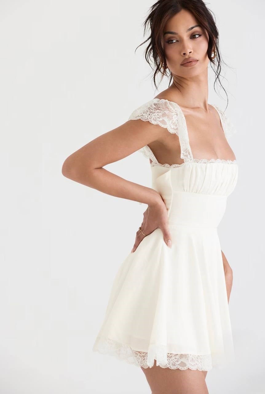 Beyaz Drape Detaylı Dantelli Mini Elbise