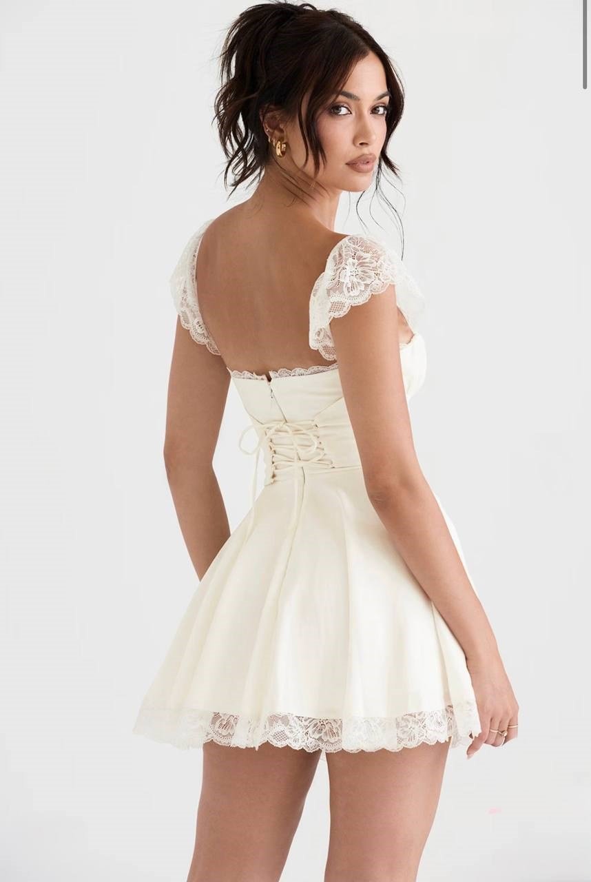 Beyaz Drape Detaylı Dantelli Mini Elbise