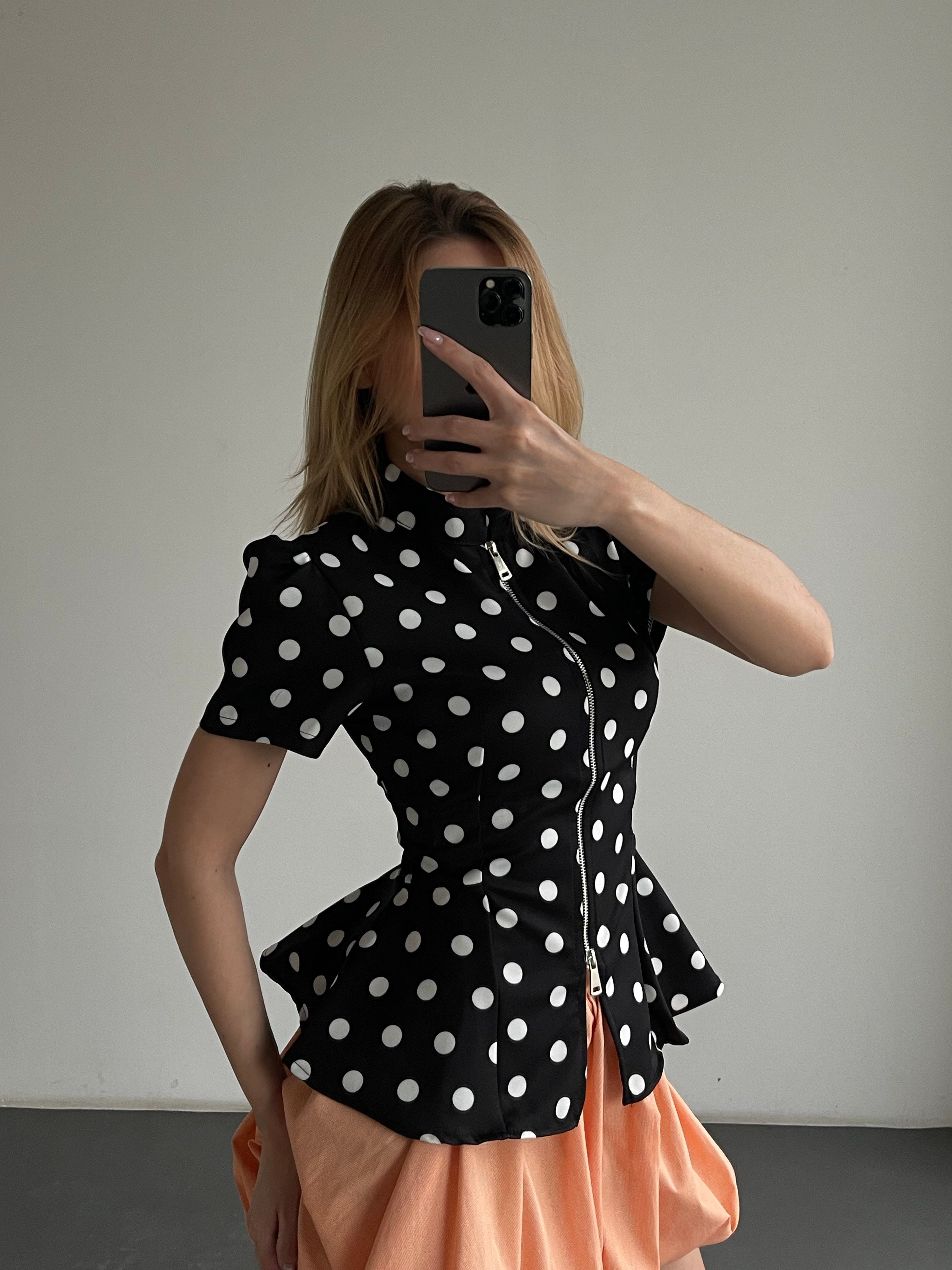 Fermuar Detaylı Puantiyeli Peplum Bluz