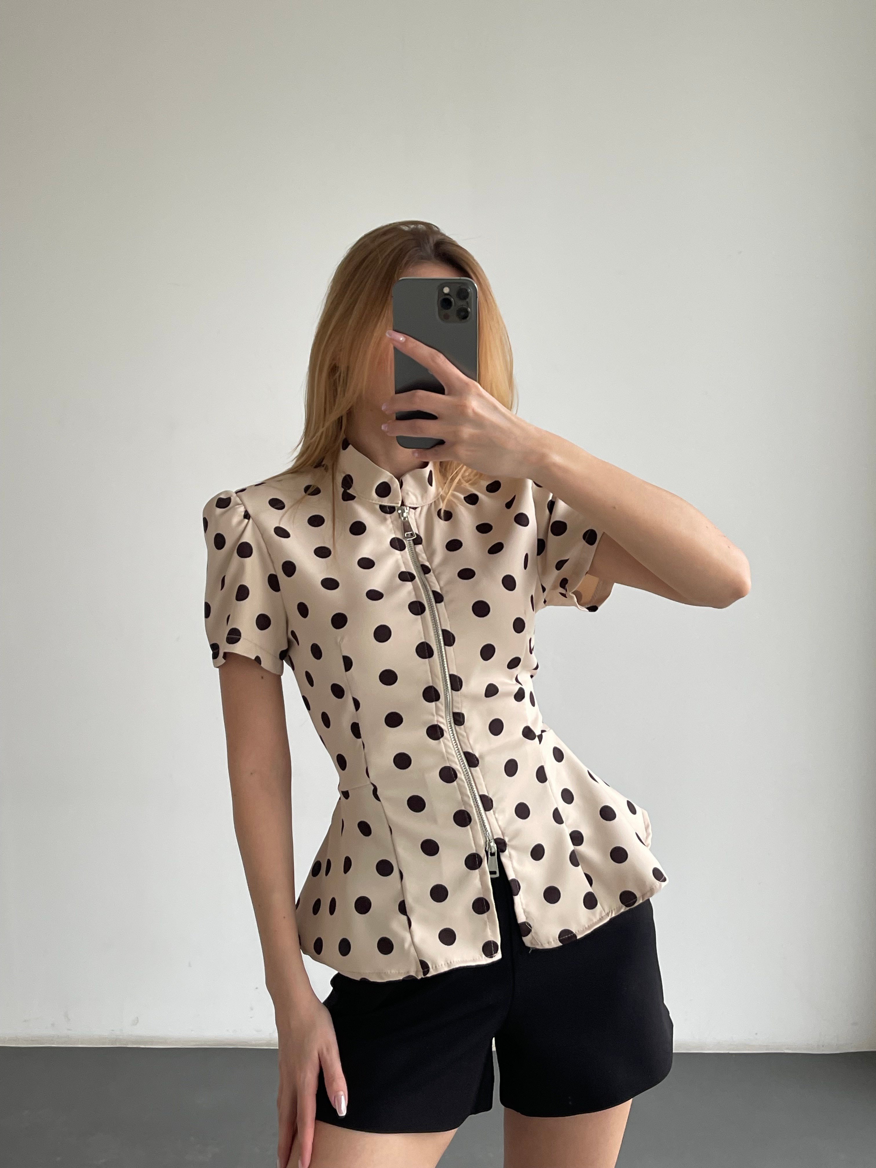 Fermuar Detaylı Puantiyeli Peplum Bluz