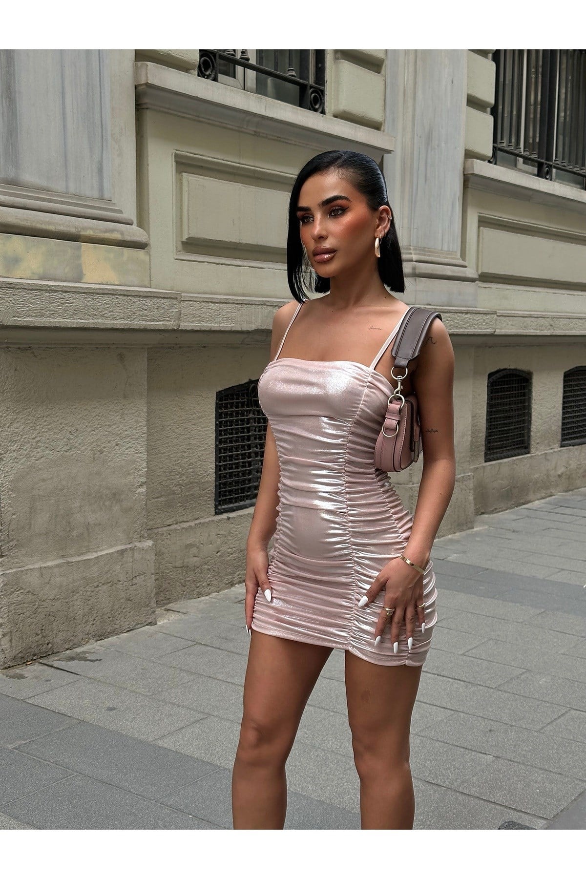 Kadın Büzgülü Parlak Mini Elbise