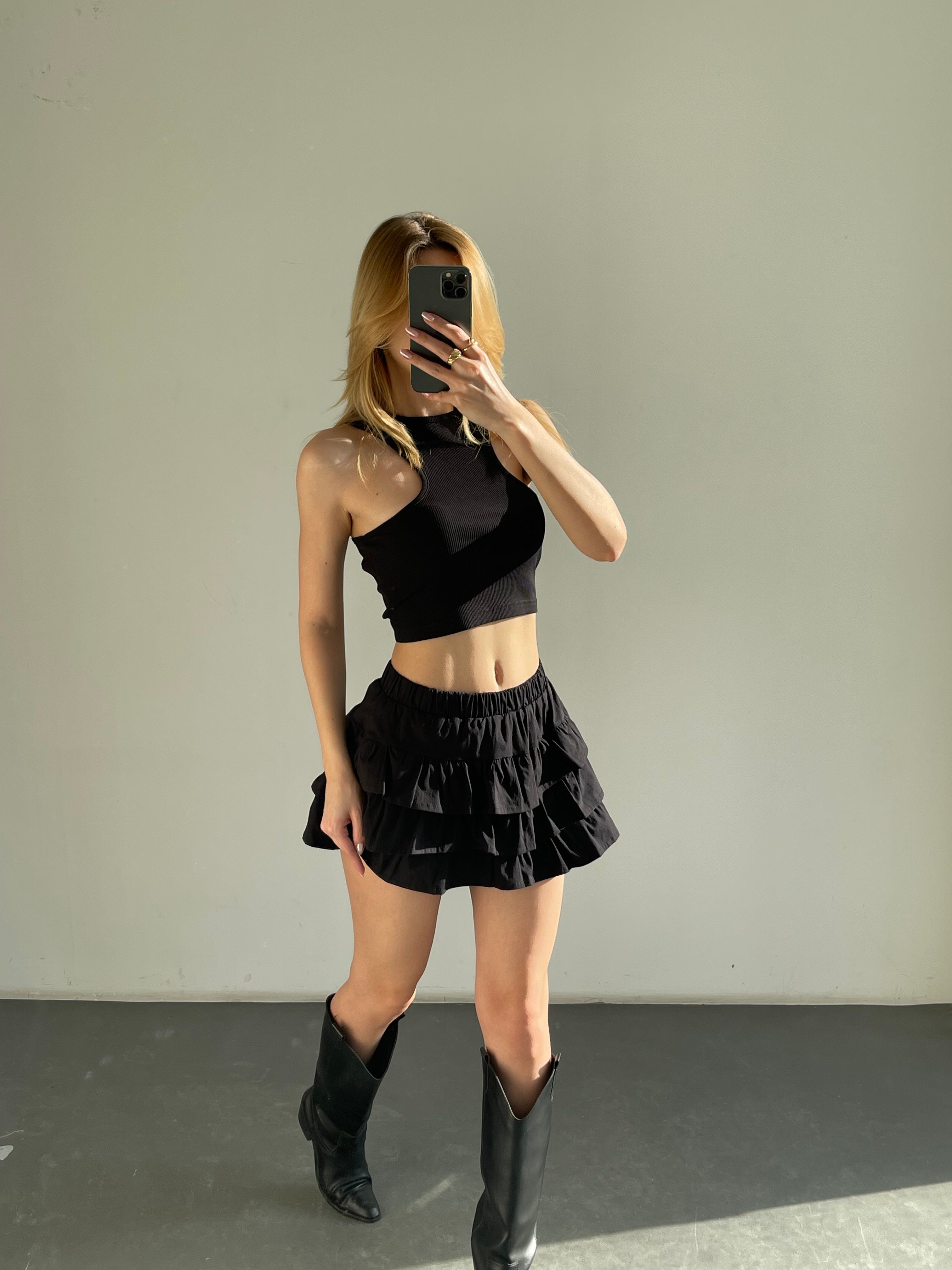 Kadın İçi Şortlu Fırfırlı Mini Etek