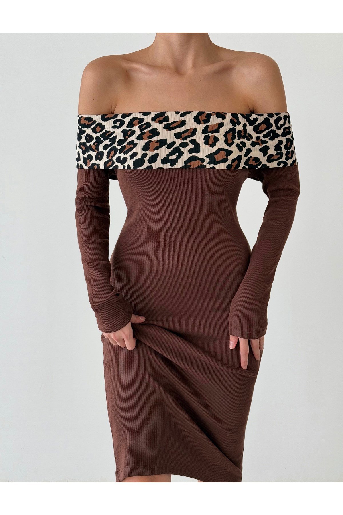 Kadın Leopar Detaylı Madonna Yaka Elbise