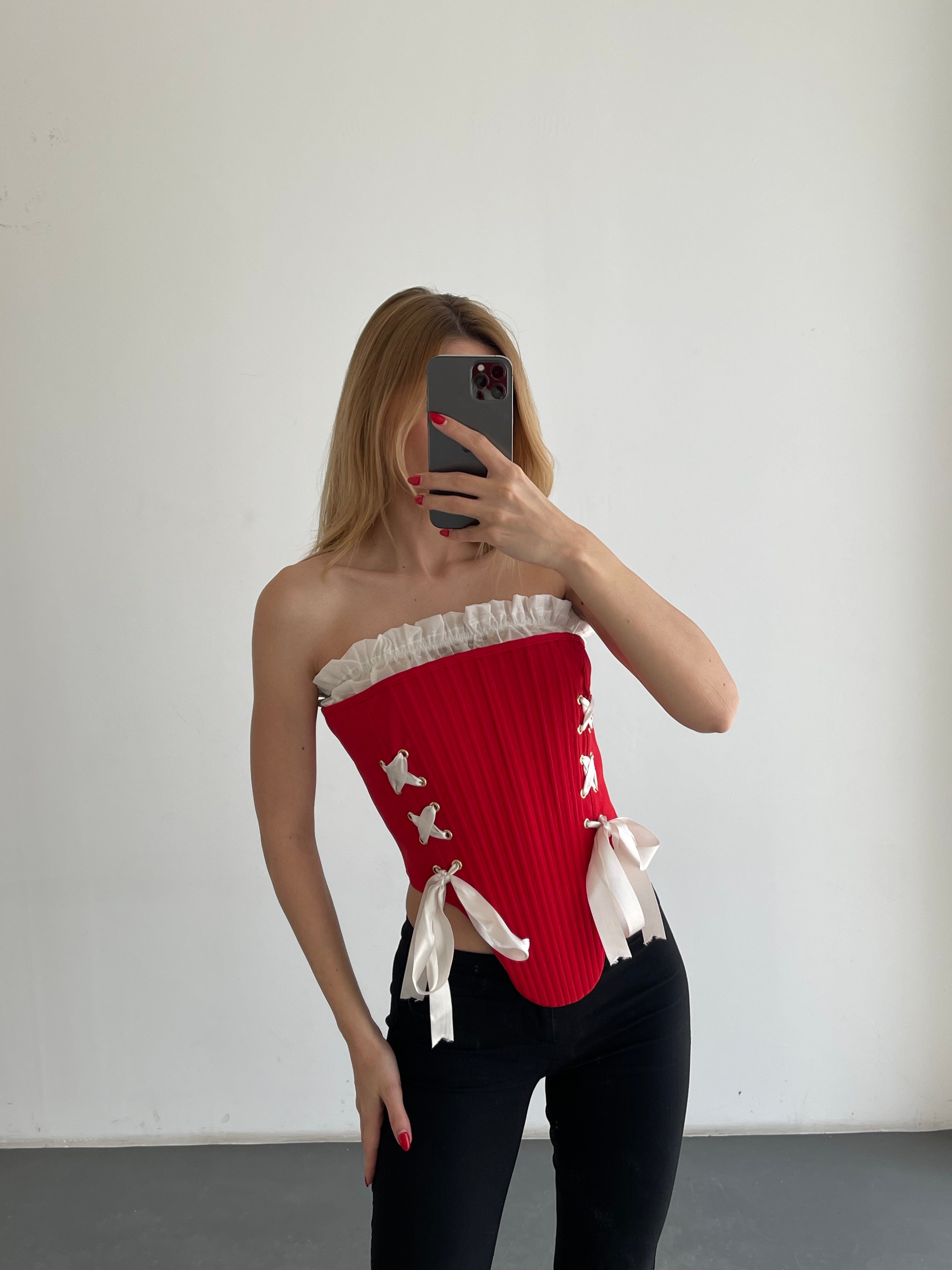 Kırmızı Bağlama Detaylı Straplez Korse