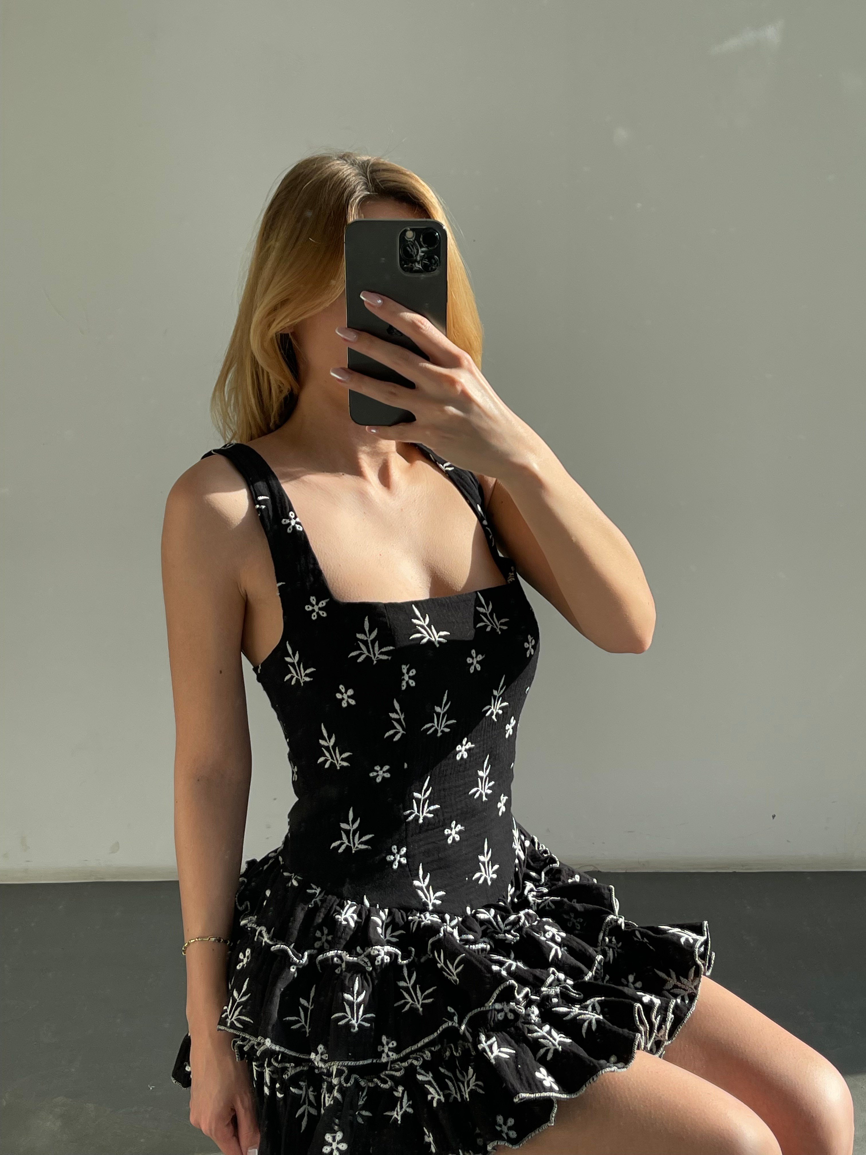 Nakış Detaylı Kat Kat Fırfırlı Muslin Elbise