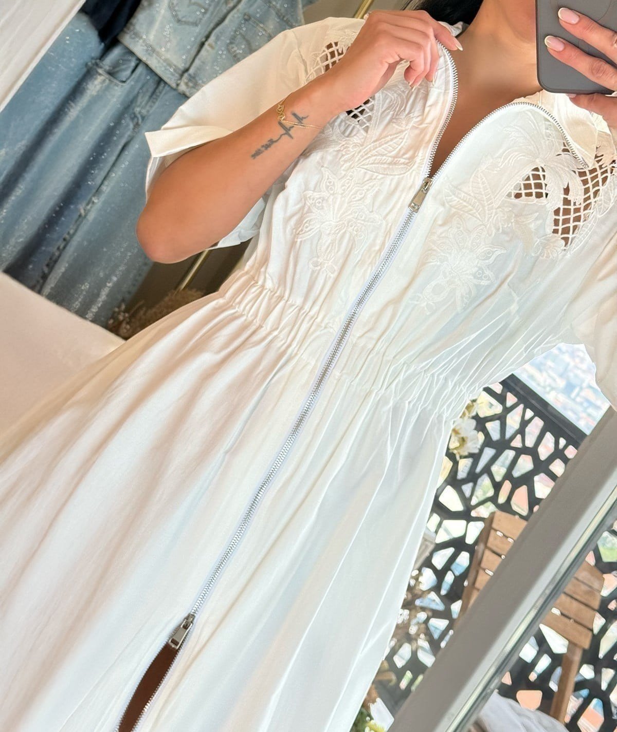 Detaylı Fermuarlı Beyaz Elbise