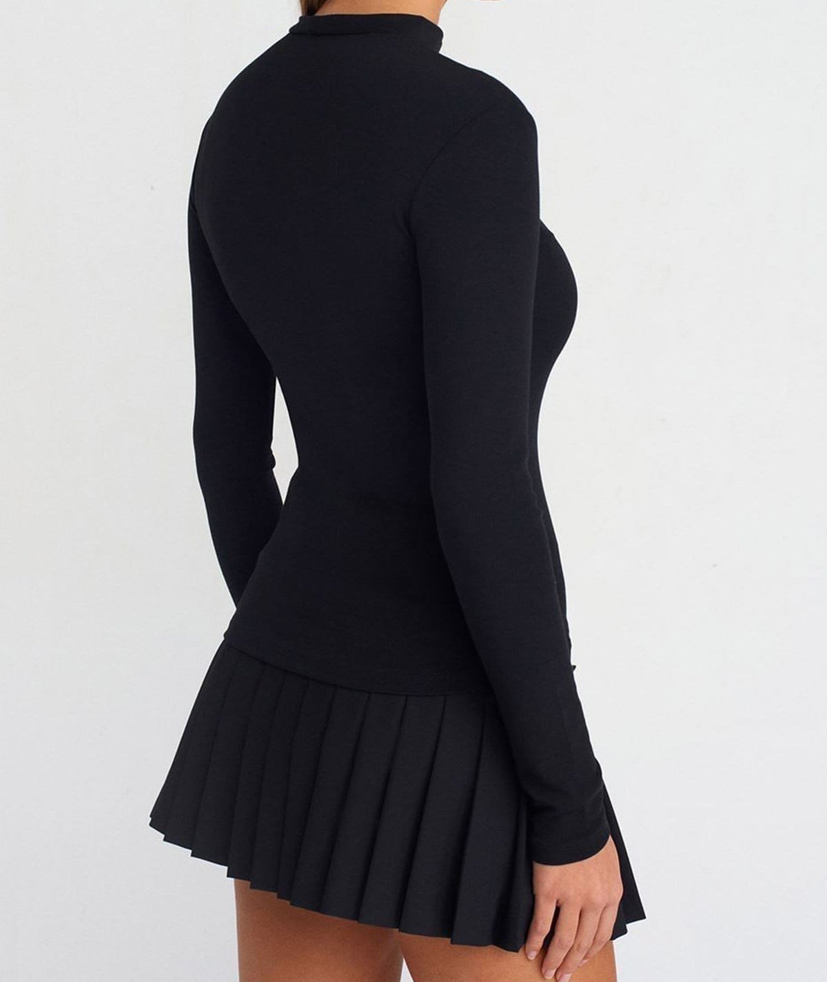 Dik Yaka Top – Siyah